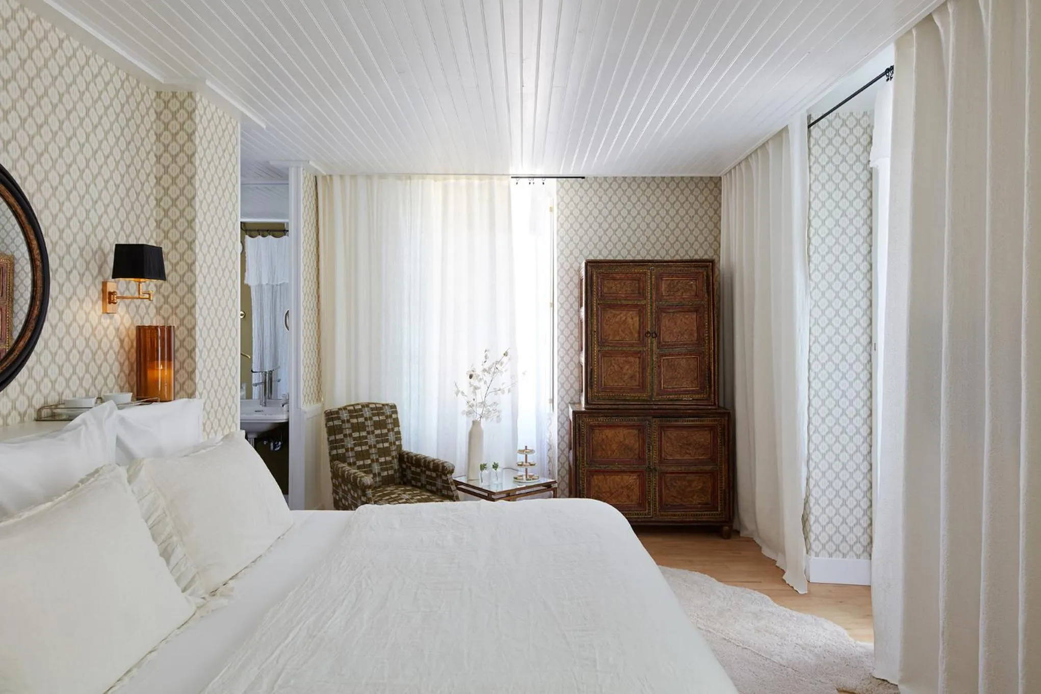 Bedroom, Bed in Grand Hotel Soleil d'Or