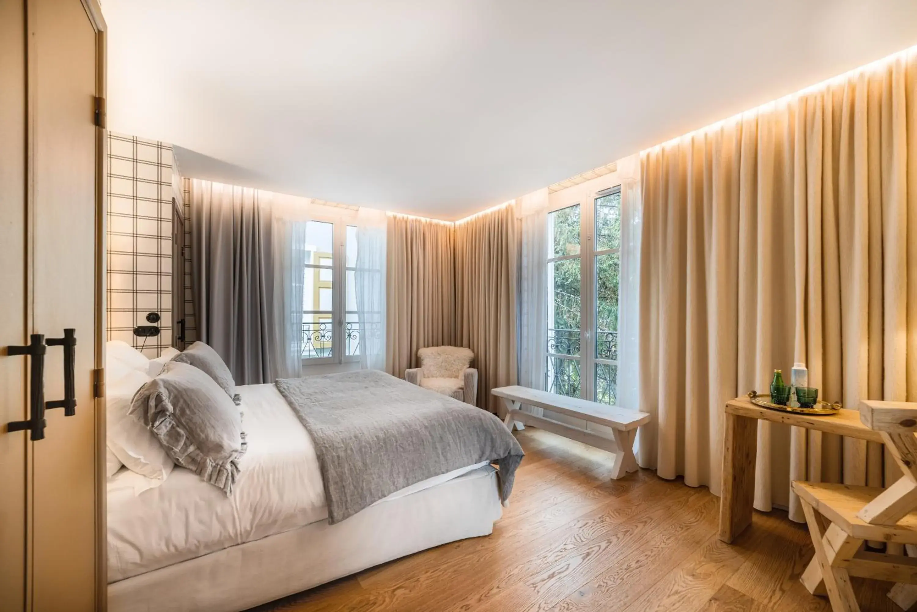 Photo of the whole room, Bed in Grand Hotel Soleil d'Or Photo of the whole room, Bed in Grand Hotel Soleil d'Or