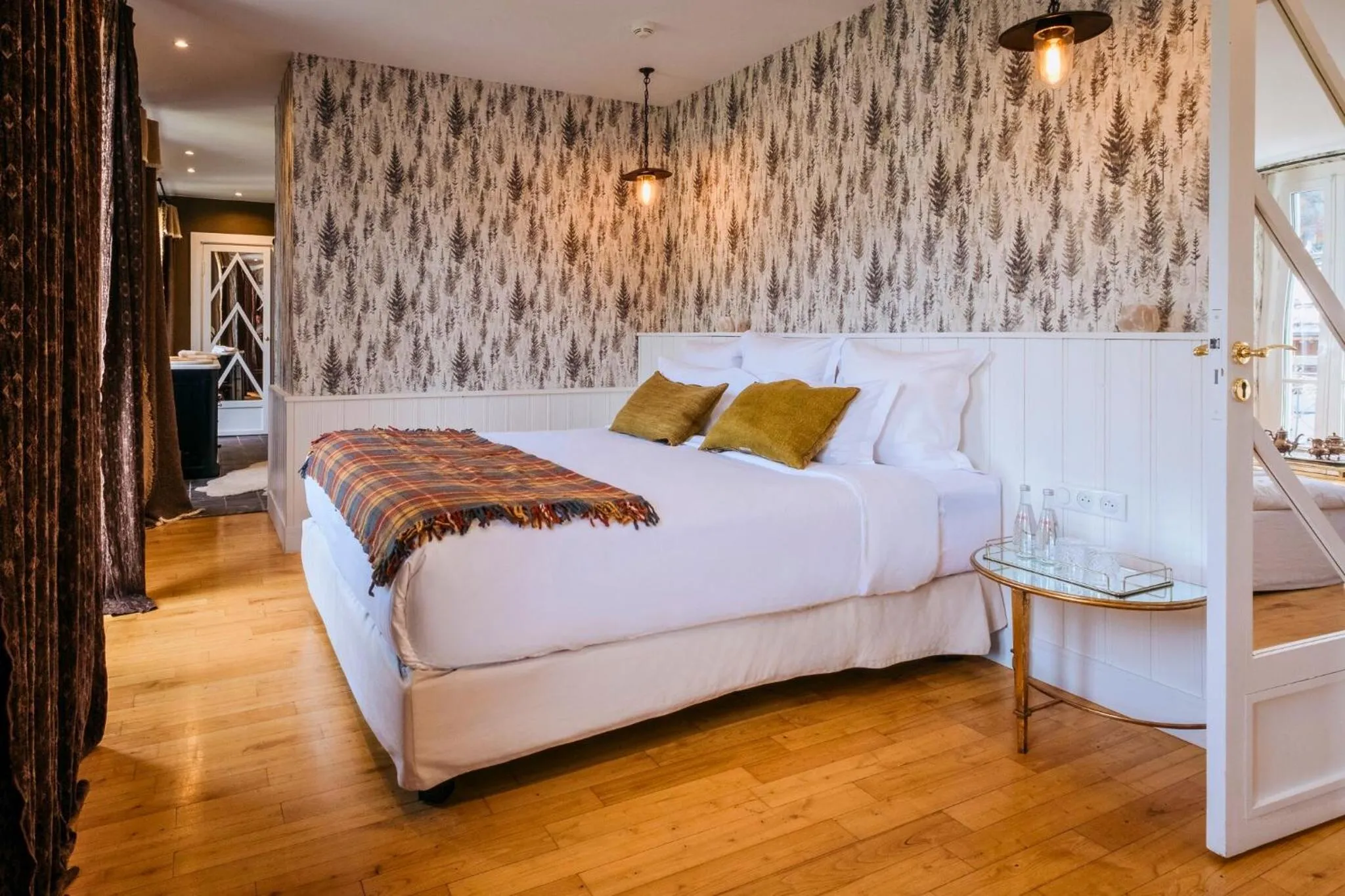 Bedroom, Bed in Grand Hotel Soleil d'Or