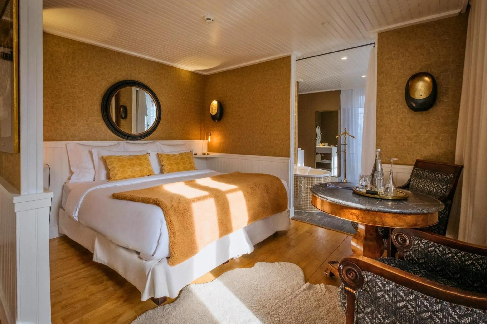 Bedroom, Bed in Grand Hotel Soleil d'Or