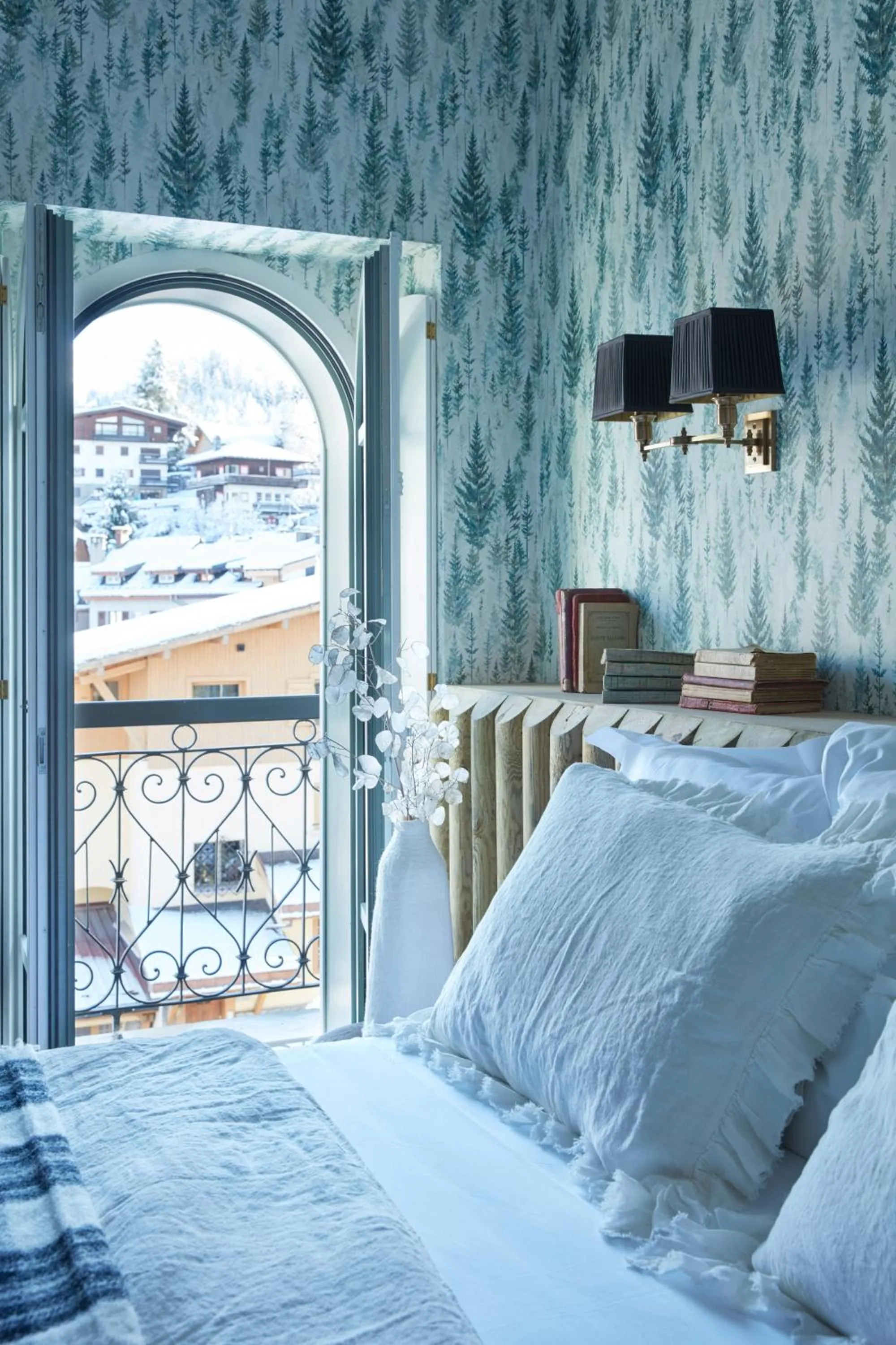 View (from property/room), Bed in Grand Hotel Soleil d'Or