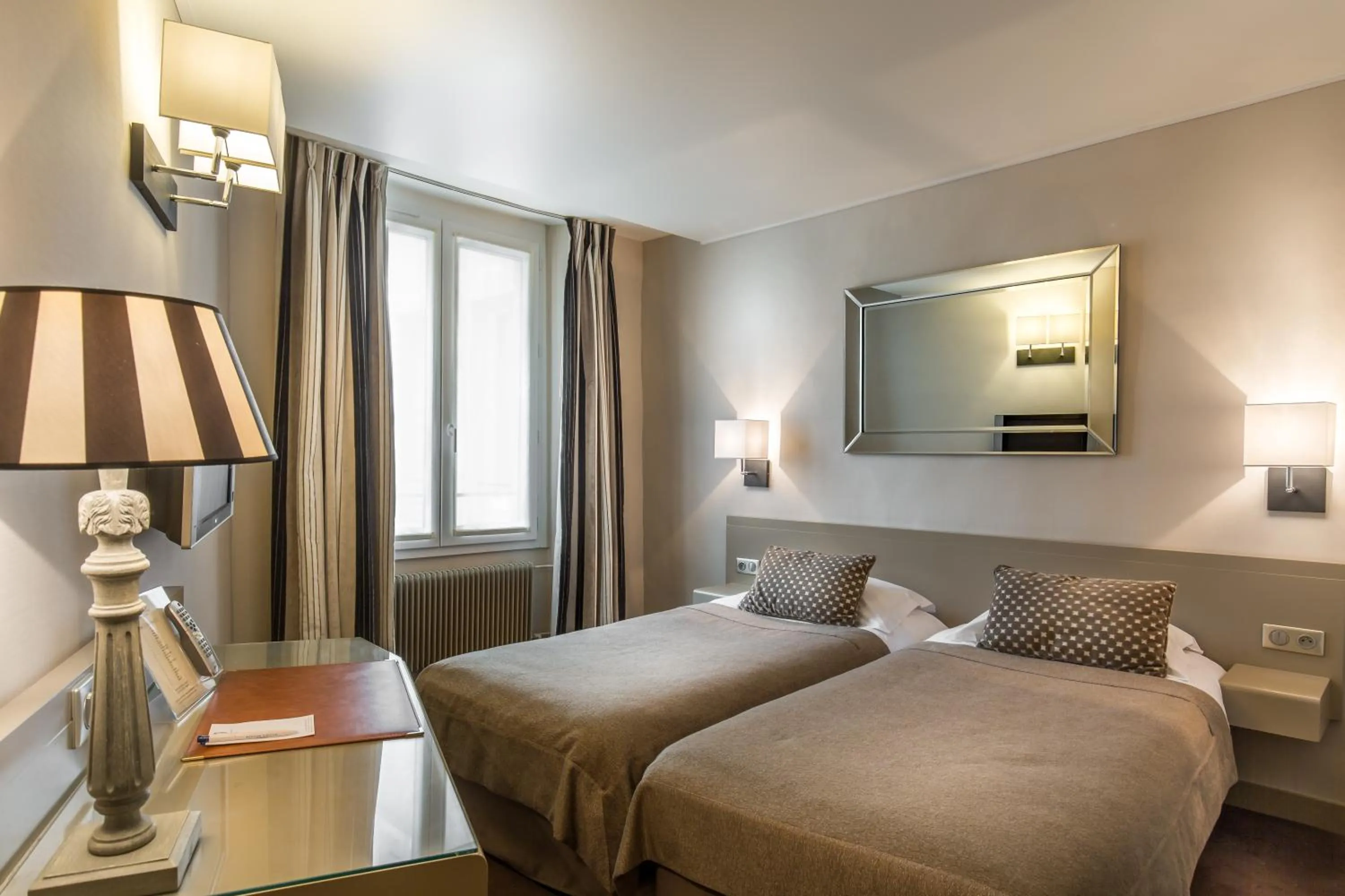 Bedroom, Bed in Hôtel La Résidence du Berry