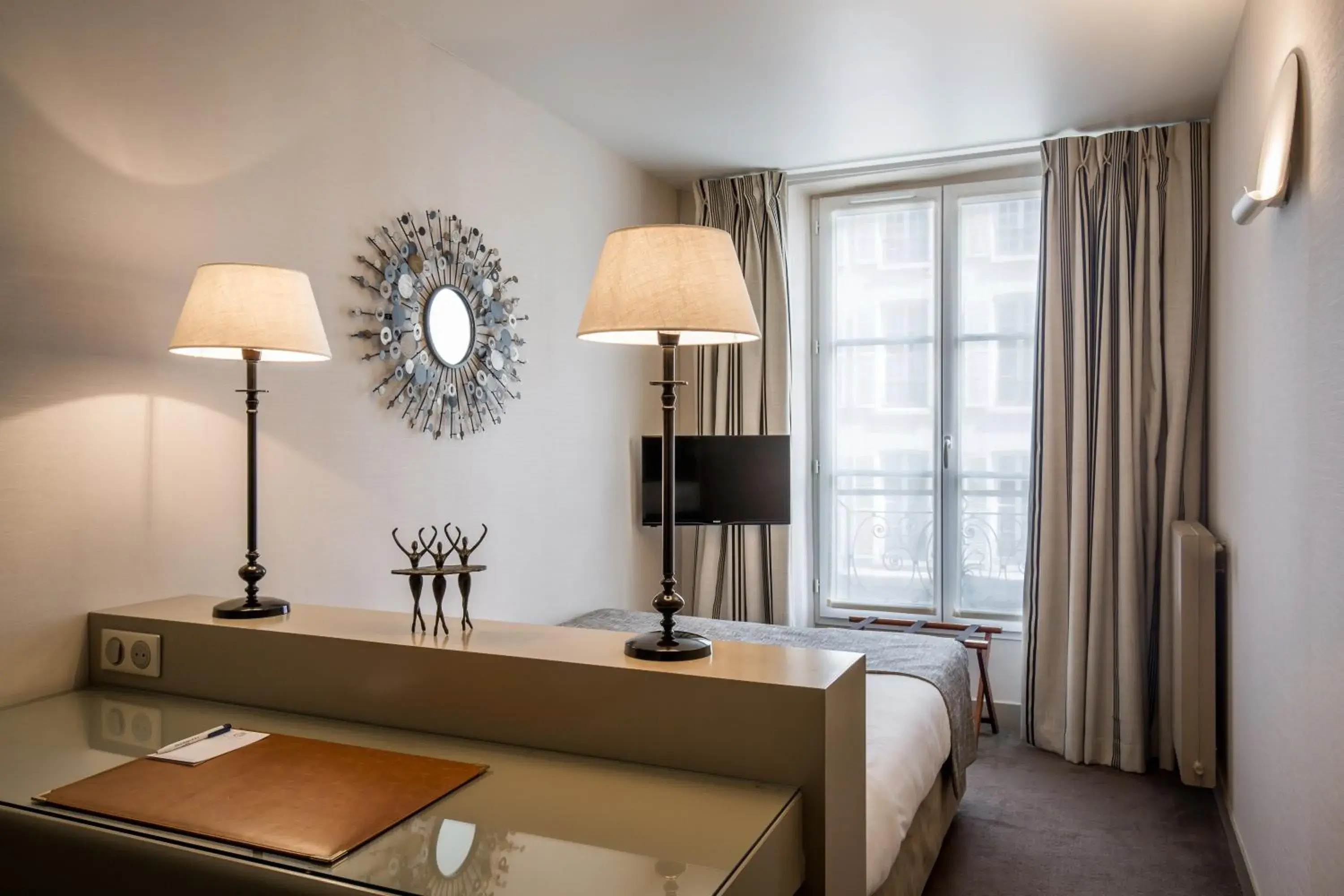 Bedroom, Bed in Hôtel La Résidence du Berry Bedroom, Bed in Hôtel La Résidence du Berry