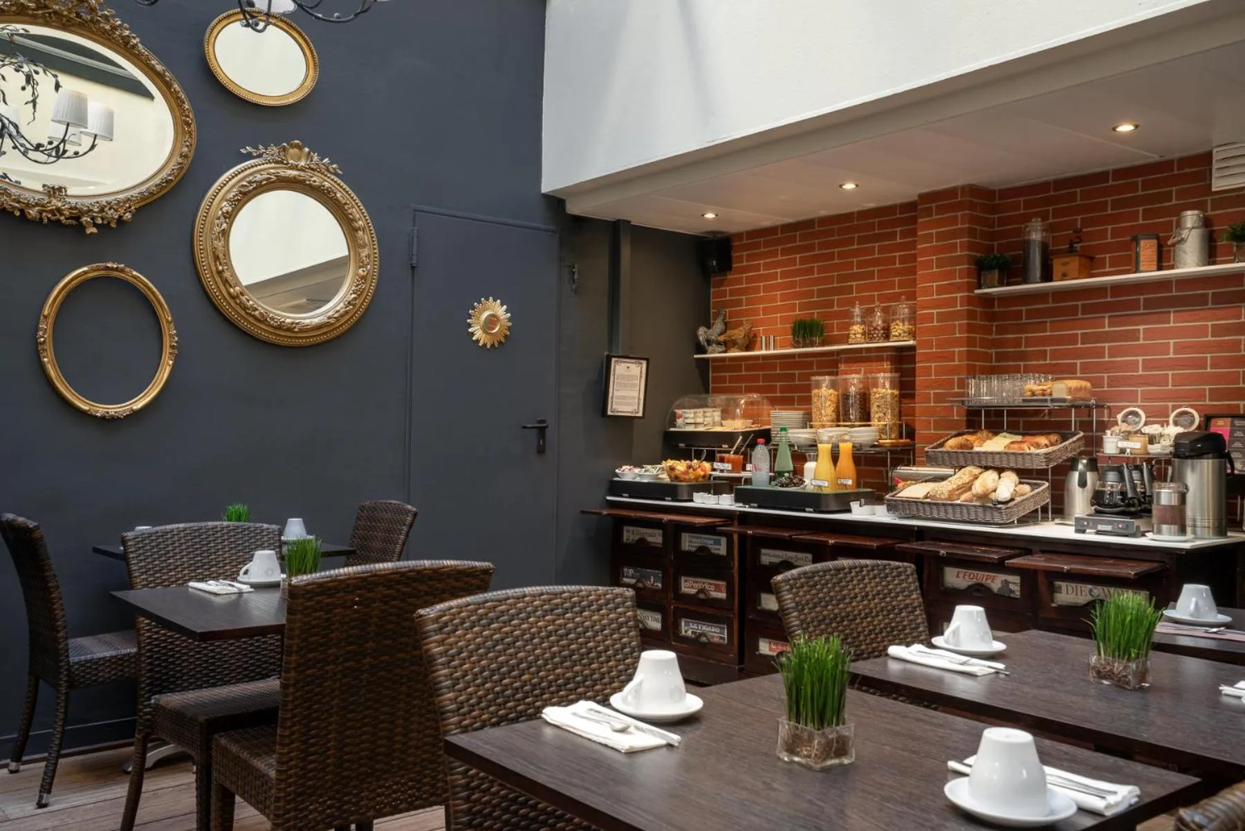 Restaurant/places to eat in Hotel Voltaire Opera Nantes Centre