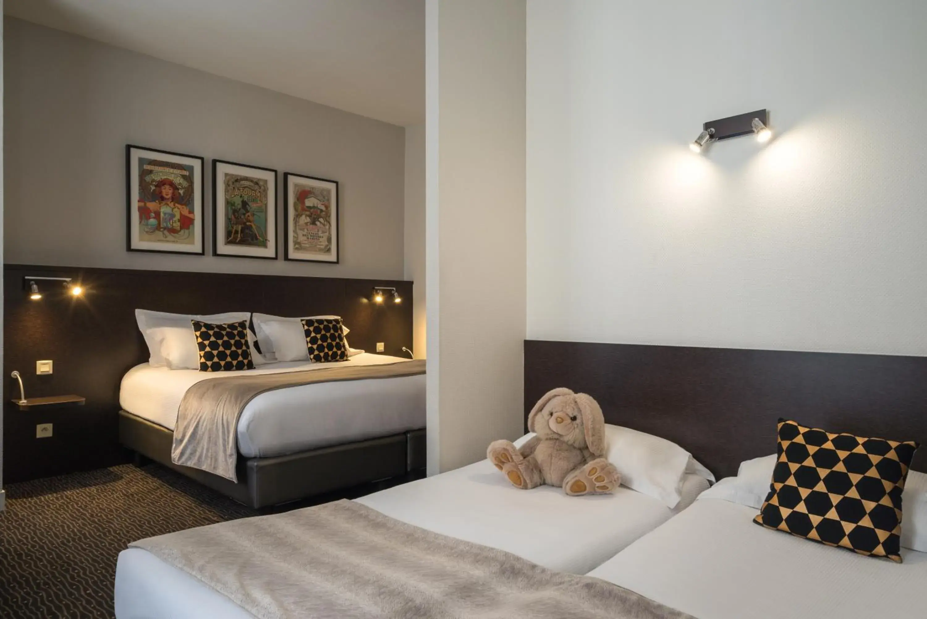 Bedroom, Bed in Hotel Voltaire Opera Nantes Centre Bedroom, Bed in Hotel Voltaire Opera Nantes Centre