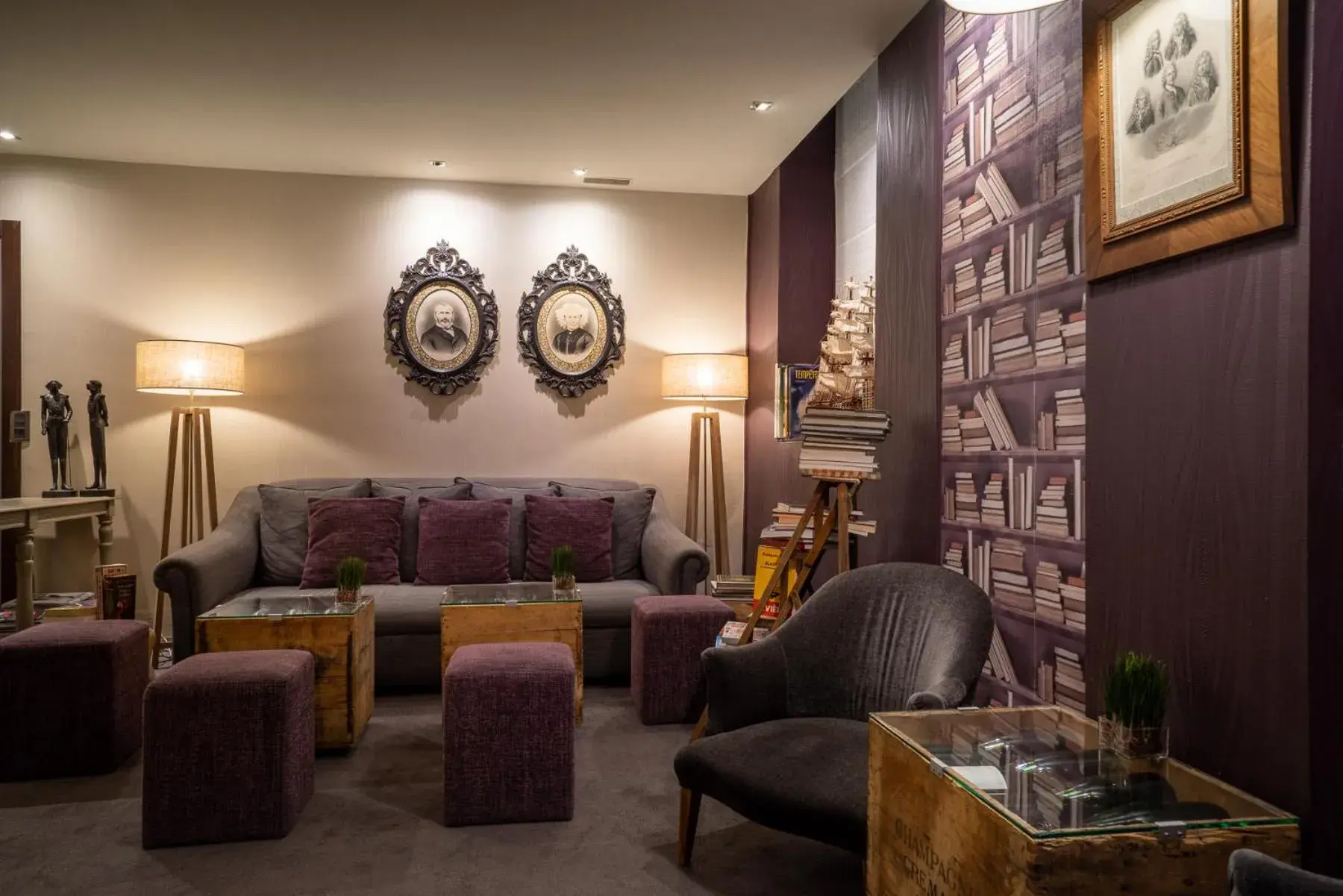 Lounge or bar in Hotel Voltaire Opera Nantes Centre Lounge or bar in Hotel Voltaire Opera Nantes Centre