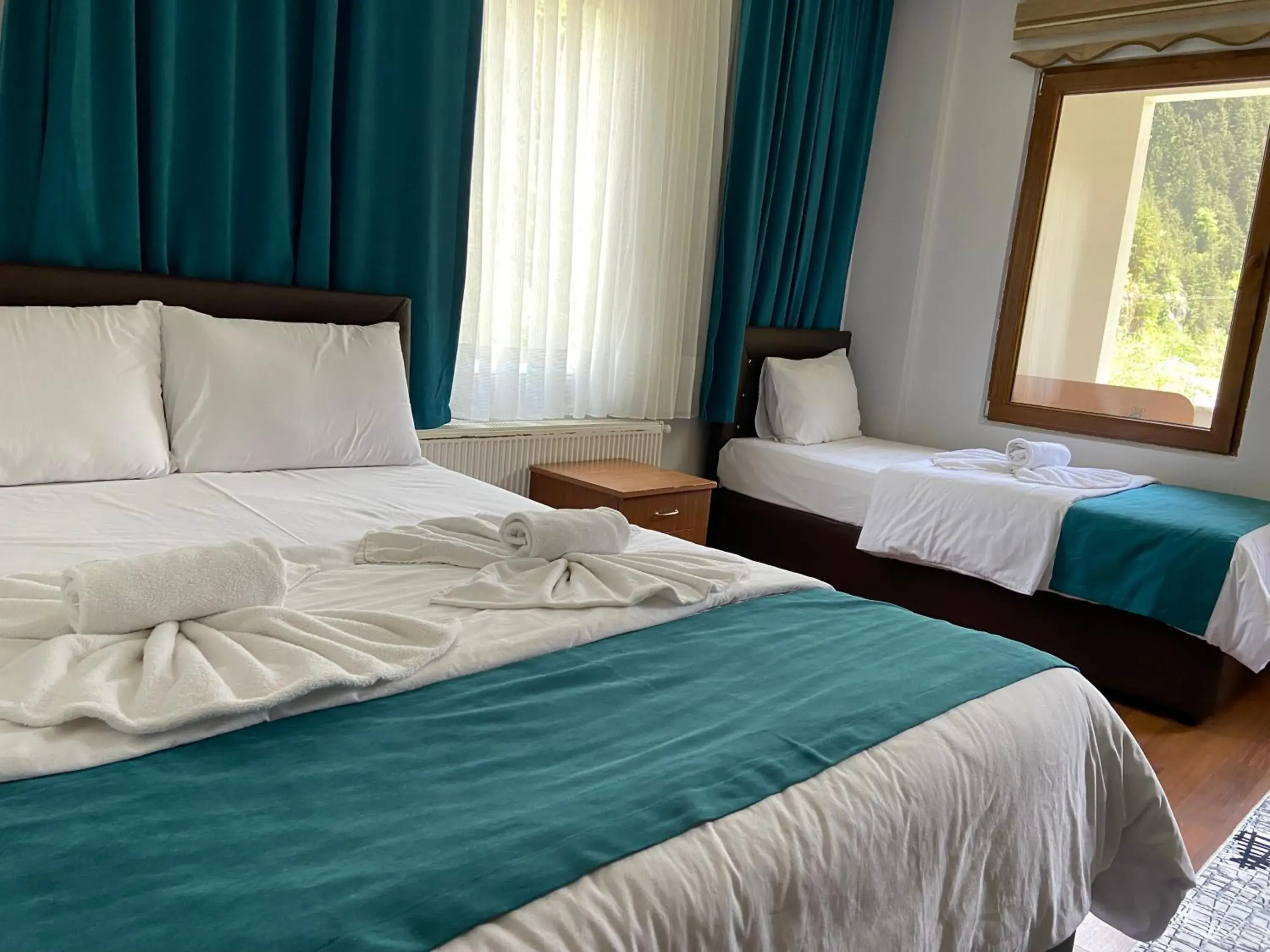 Comfort Triple Room with Shower in Uzungol Soylu Hotel Comfort Triple Room with Shower in Uzungol Soylu Hotel