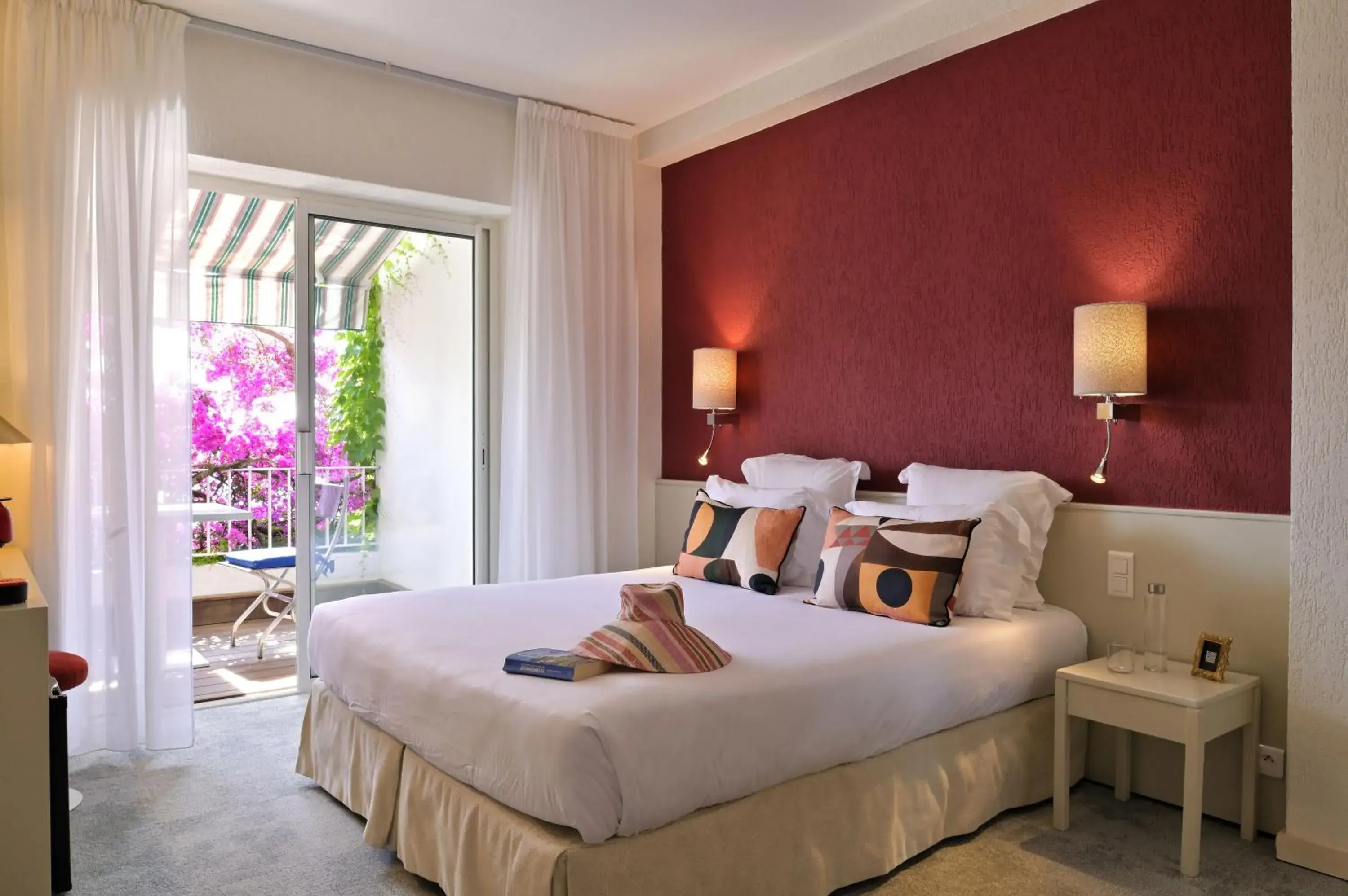 Bed in Hôtel Pietracap Bed in Hôtel Pietracap