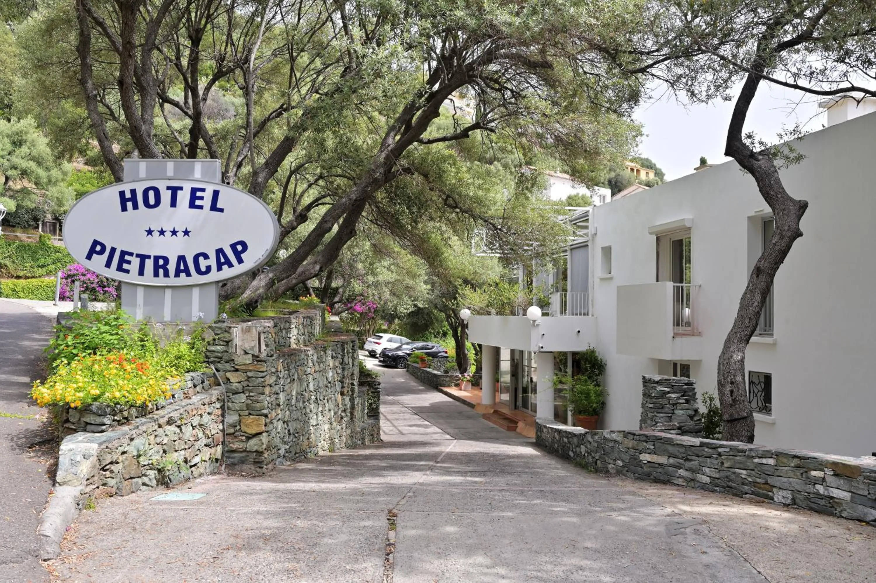 Property building in Hôtel Pietracap