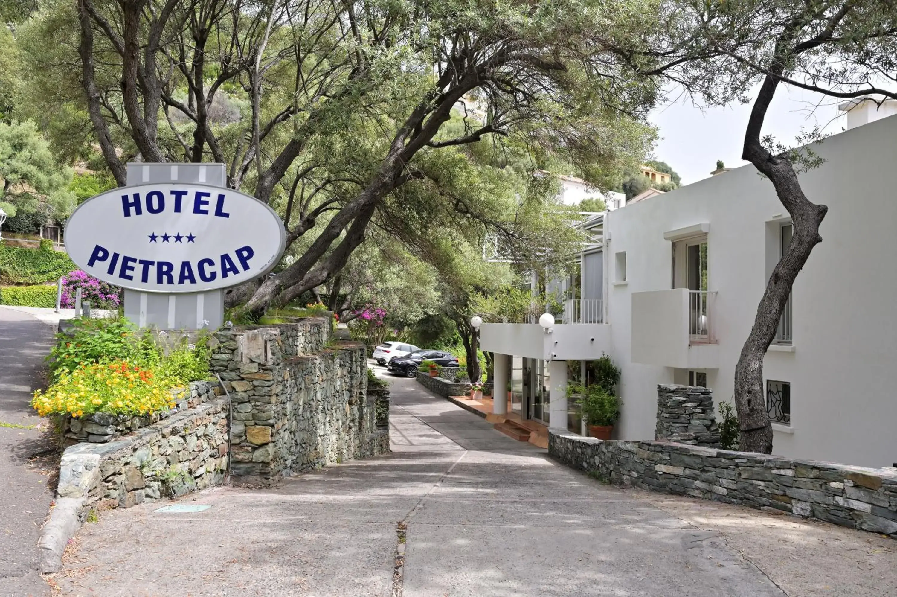 Property building in Hôtel Pietracap Property building in Hôtel Pietracap