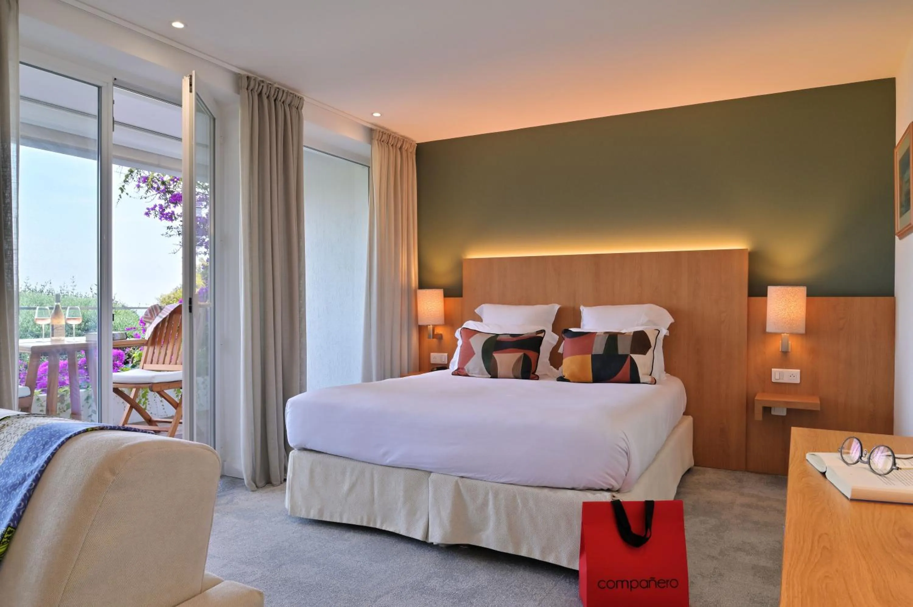 Restaurant/places to eat, Bed in Hôtel Pietracap