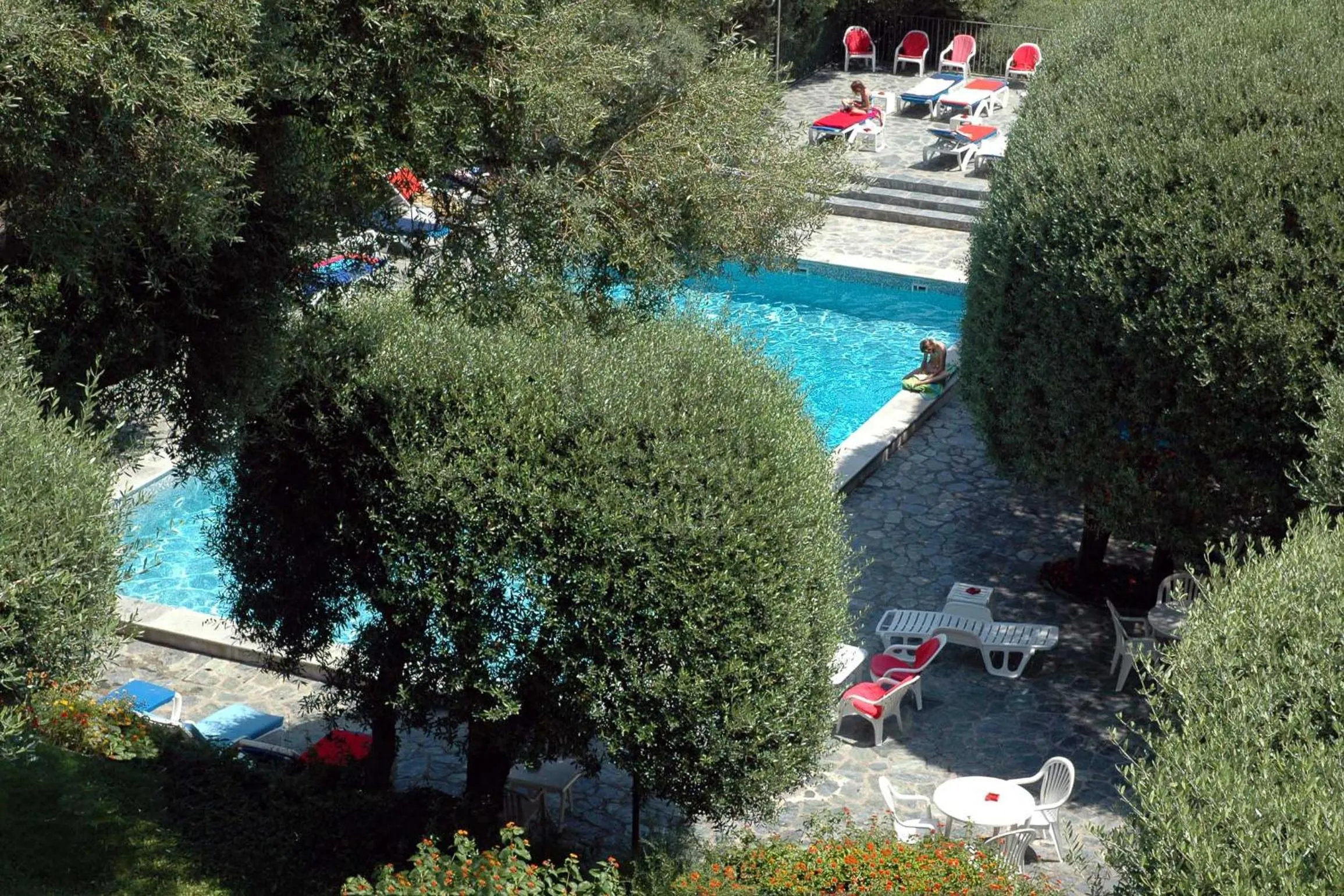 Pool view in Hôtel Pietracap