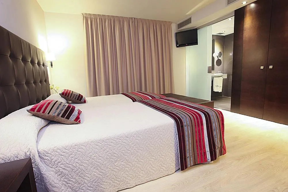 Bedroom, Bed in Hotel Torre de Núñez