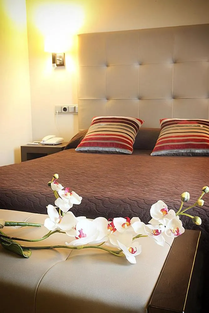 Bedroom, Bed in Hotel Torre de Núñez