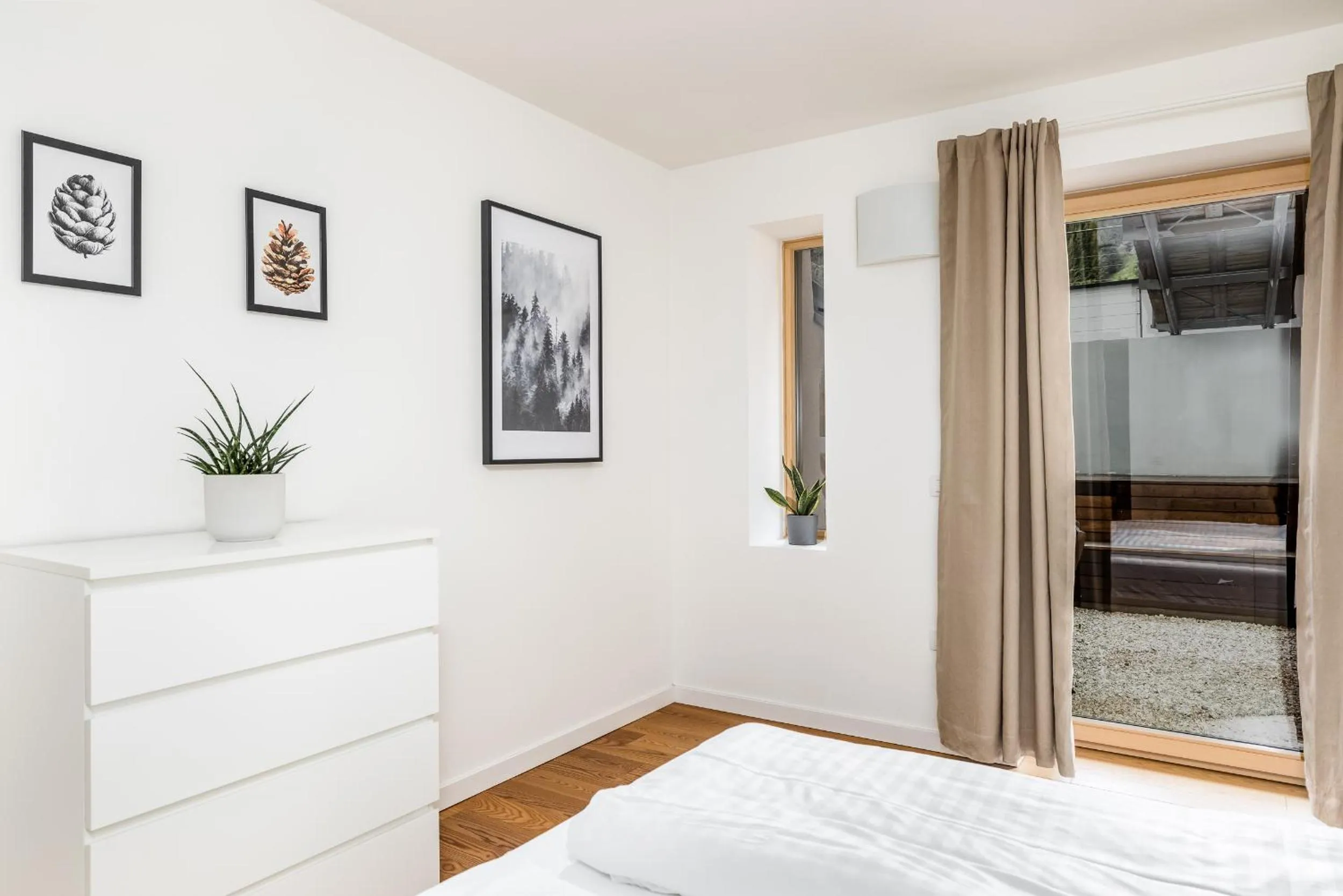 Decorative detail, Bed in Quercus Appartements contactless check-in