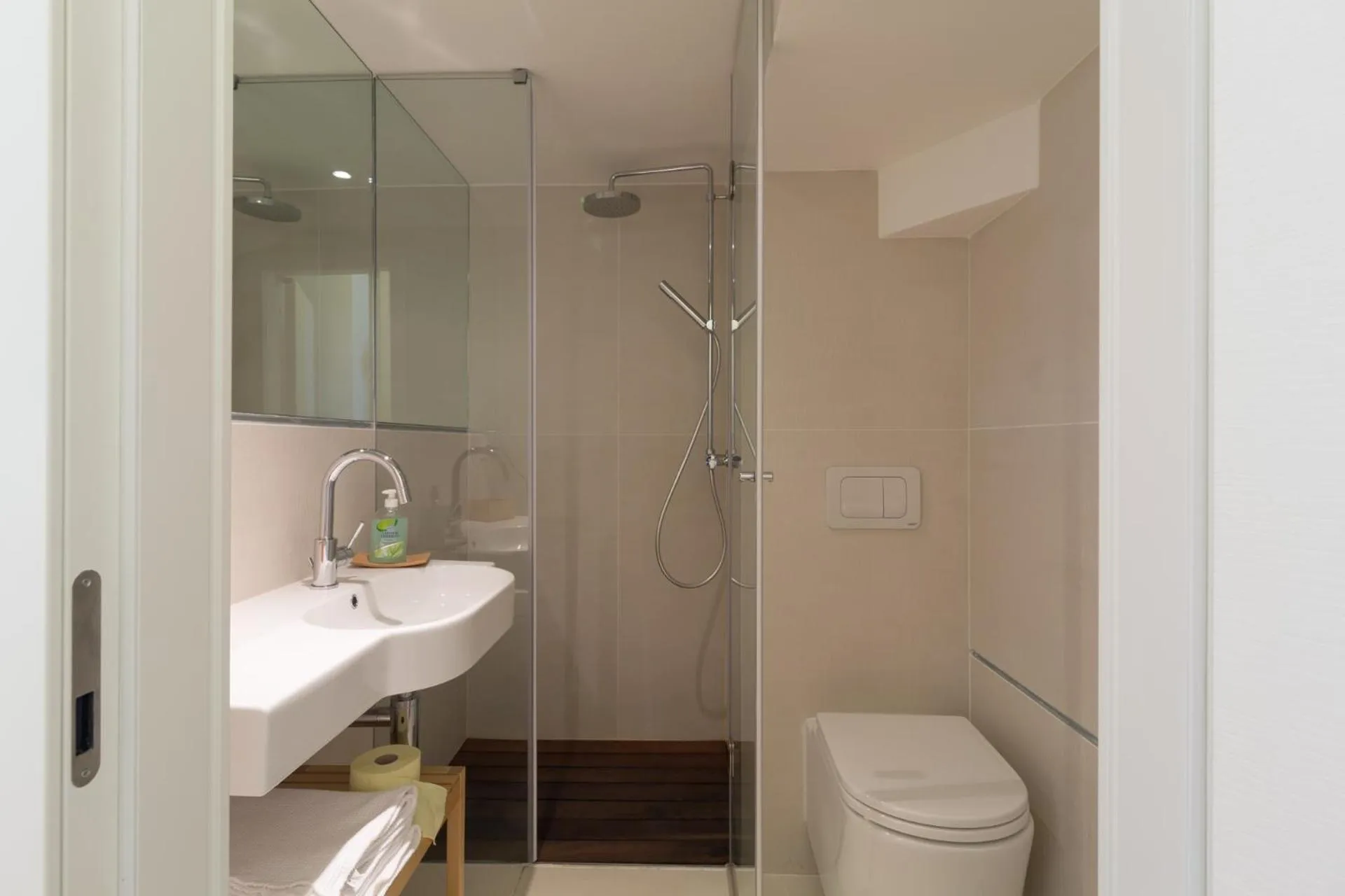 Bathroom in Quercus Appartements contactless check-in