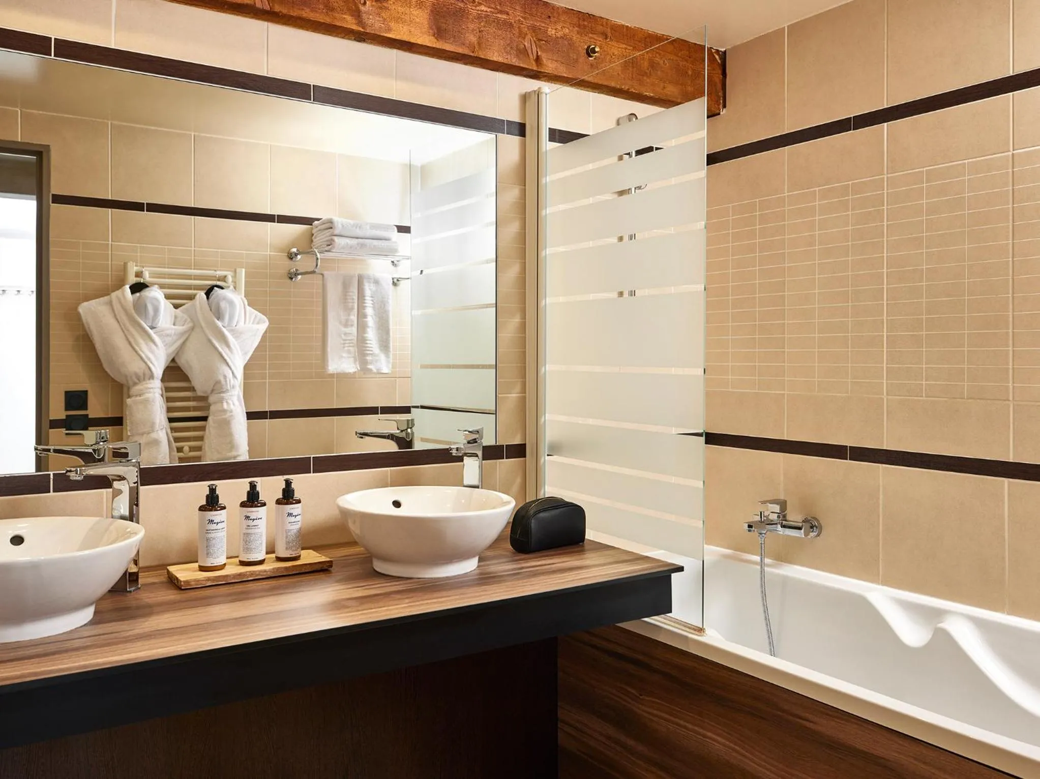 Bathroom in Hôtel L'Arboisie