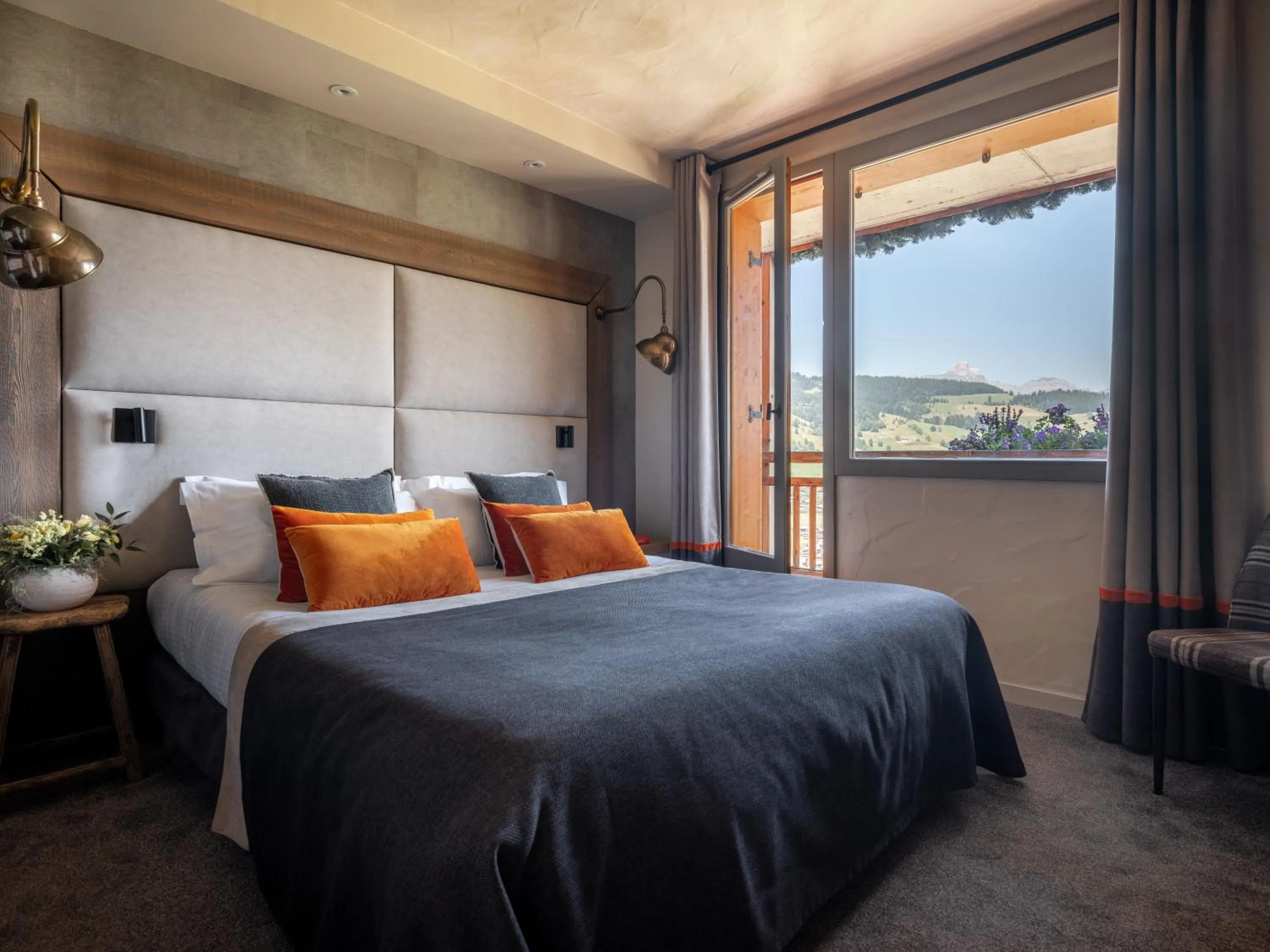 Photo of the whole room, Bed in Hôtel L'Arboisie