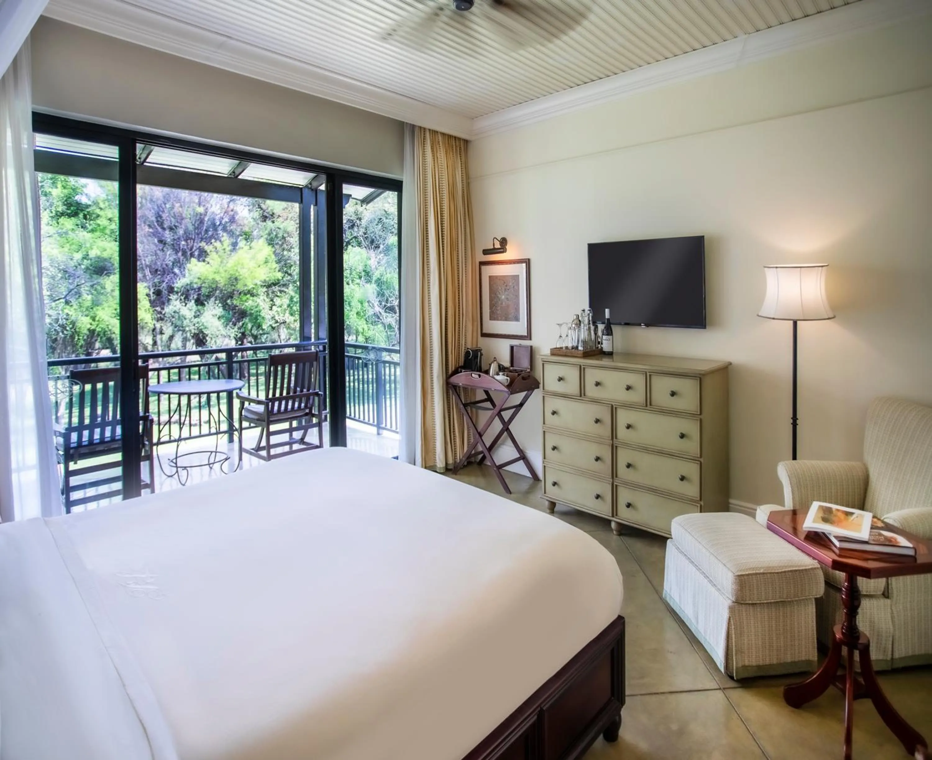 TV and multimedia, Bed in Royal Livingstone Hotel by Anantara