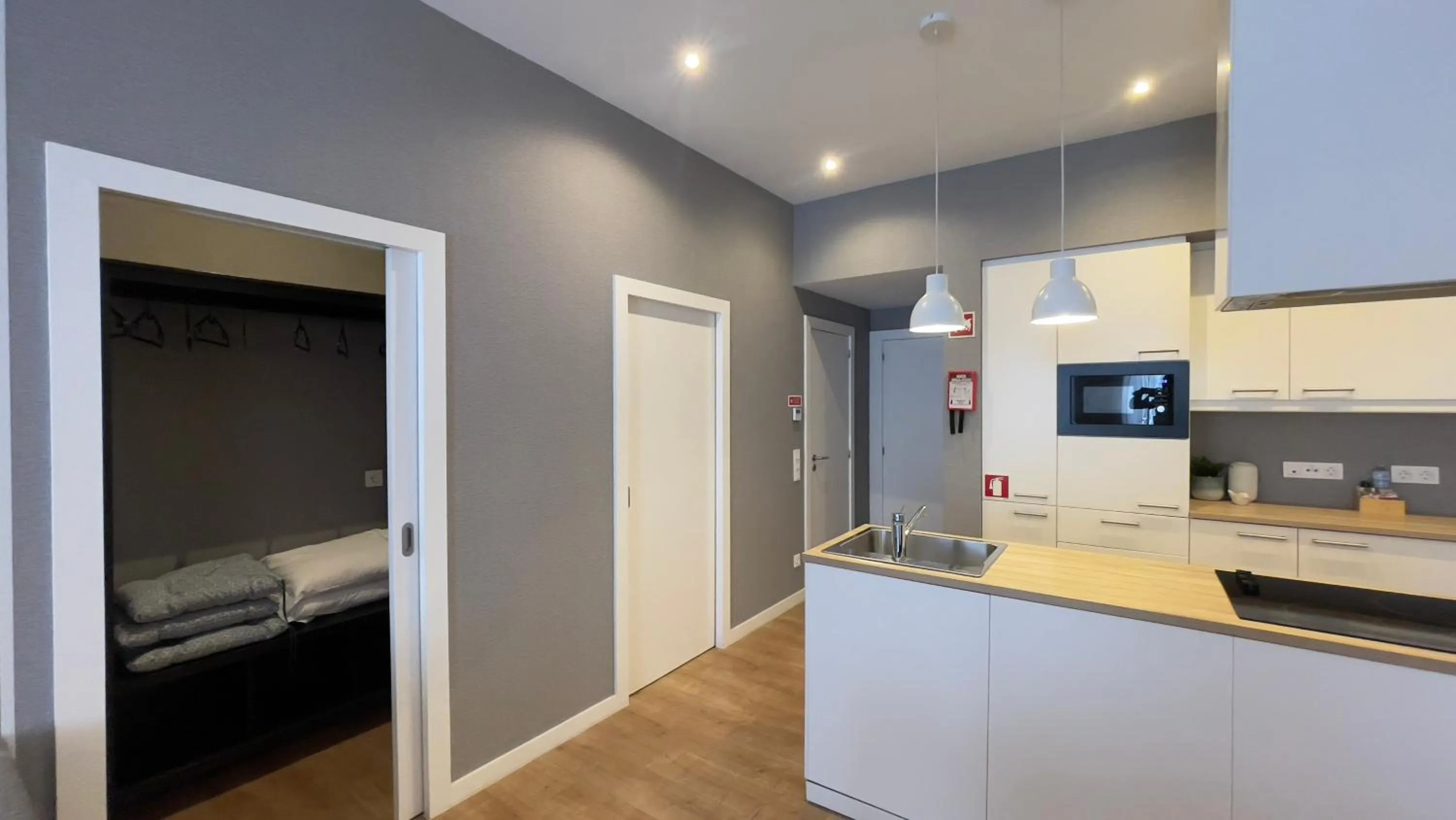 Photo of the whole room, Bed in MyTrip Porto