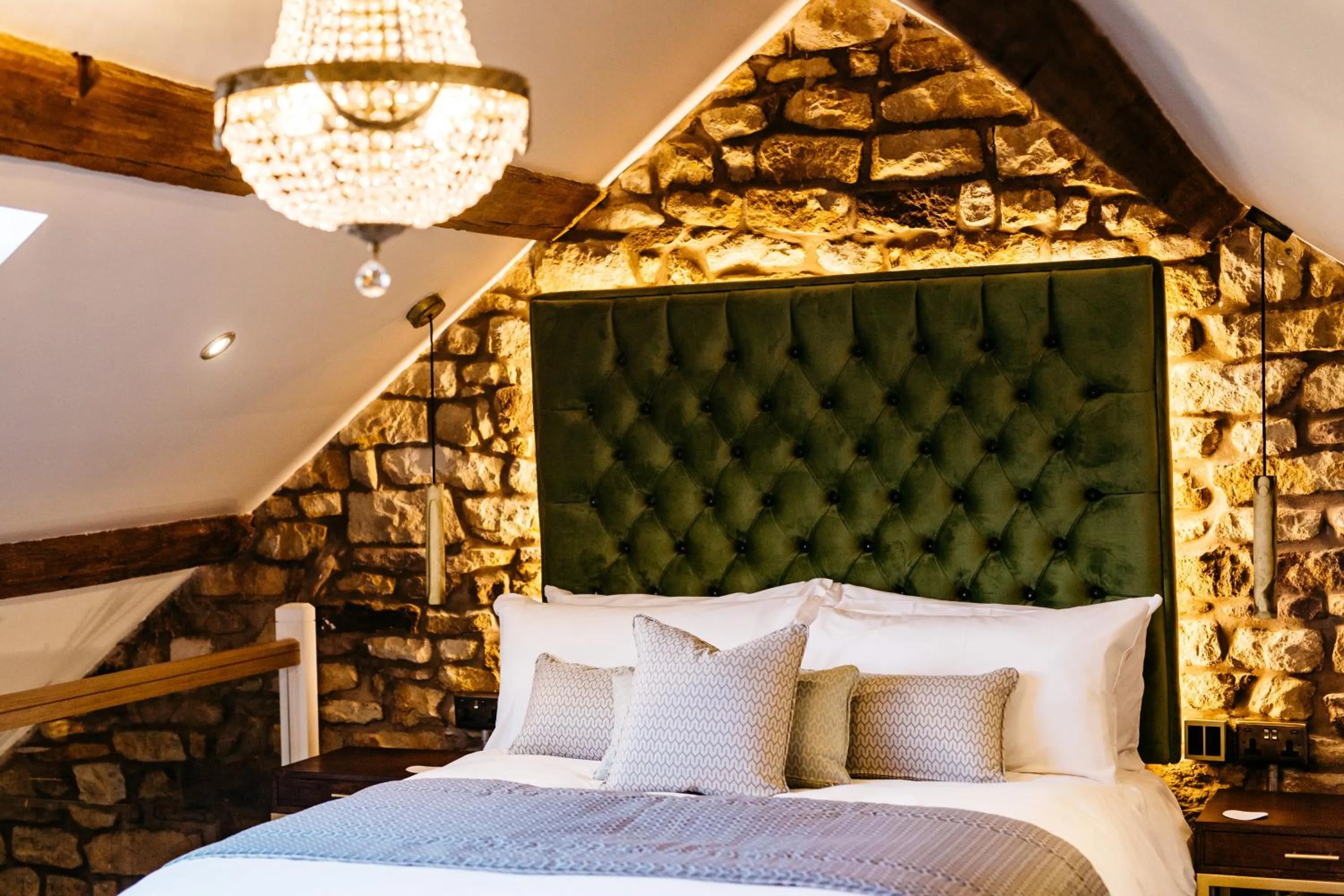 Bedroom, Bed in Quite Simply French