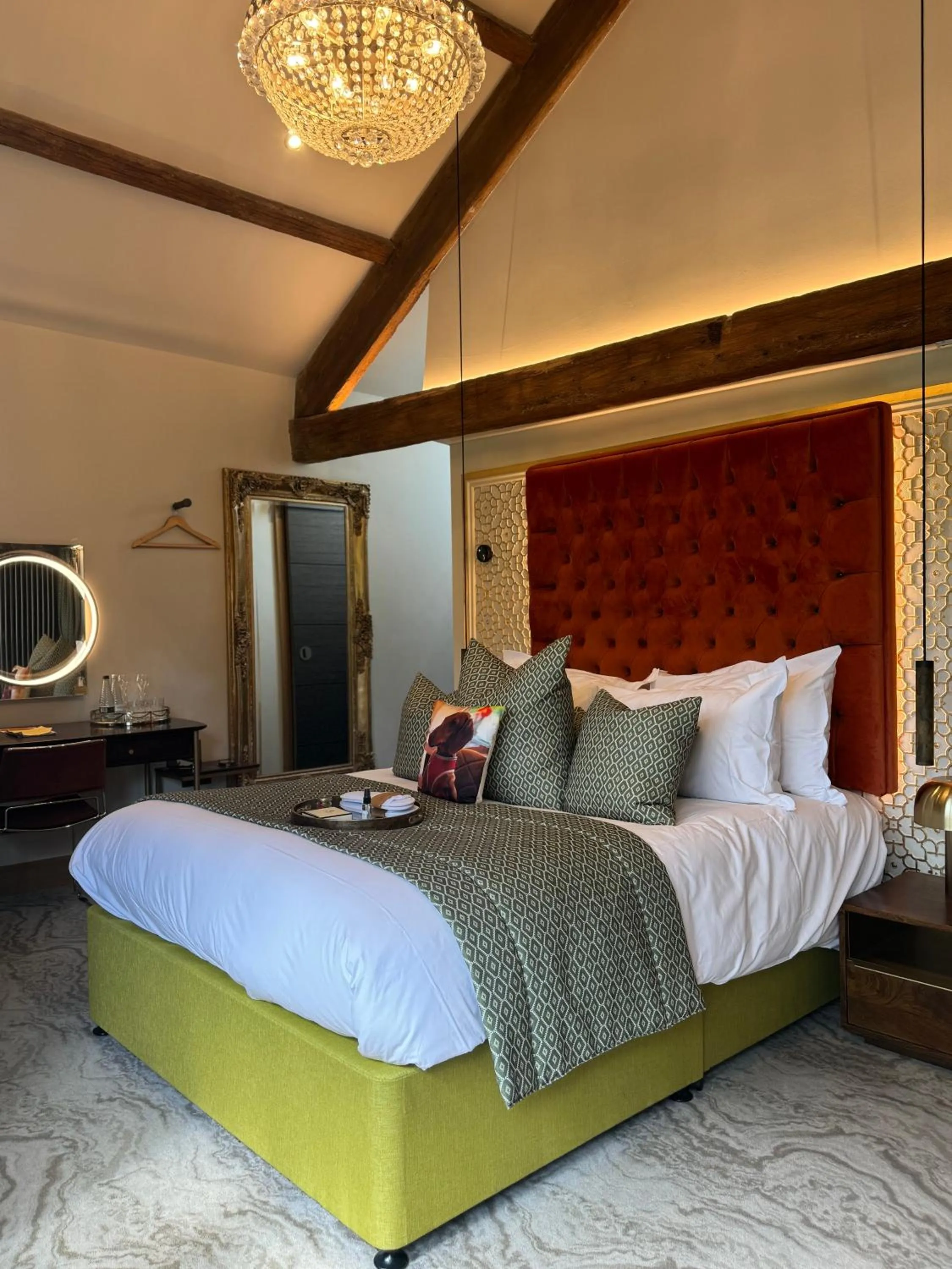 Bedroom, Bed in Quite Simply French