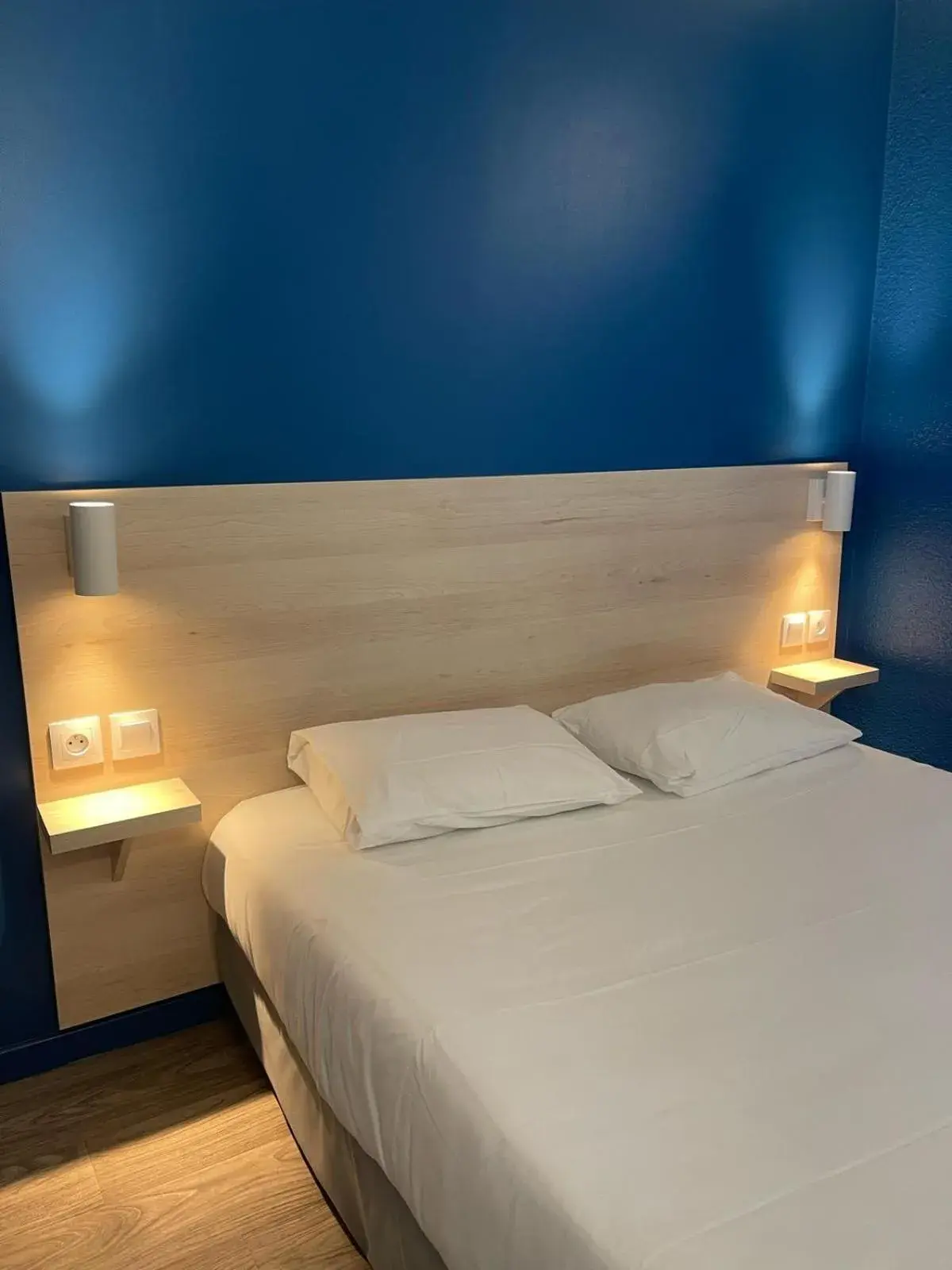 Bedroom, Bed in Kyriad Direct Dreux Bedroom, Bed in Kyriad Direct Dreux