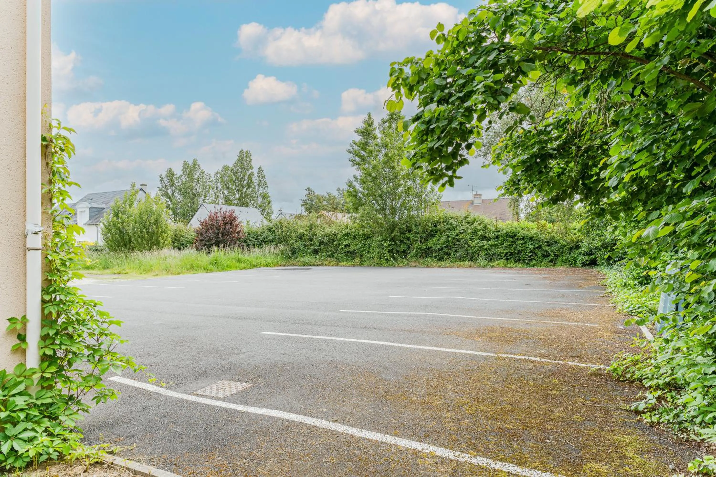 Parking in Kyriad Direct Tours Sud - Chambray Lès Tours