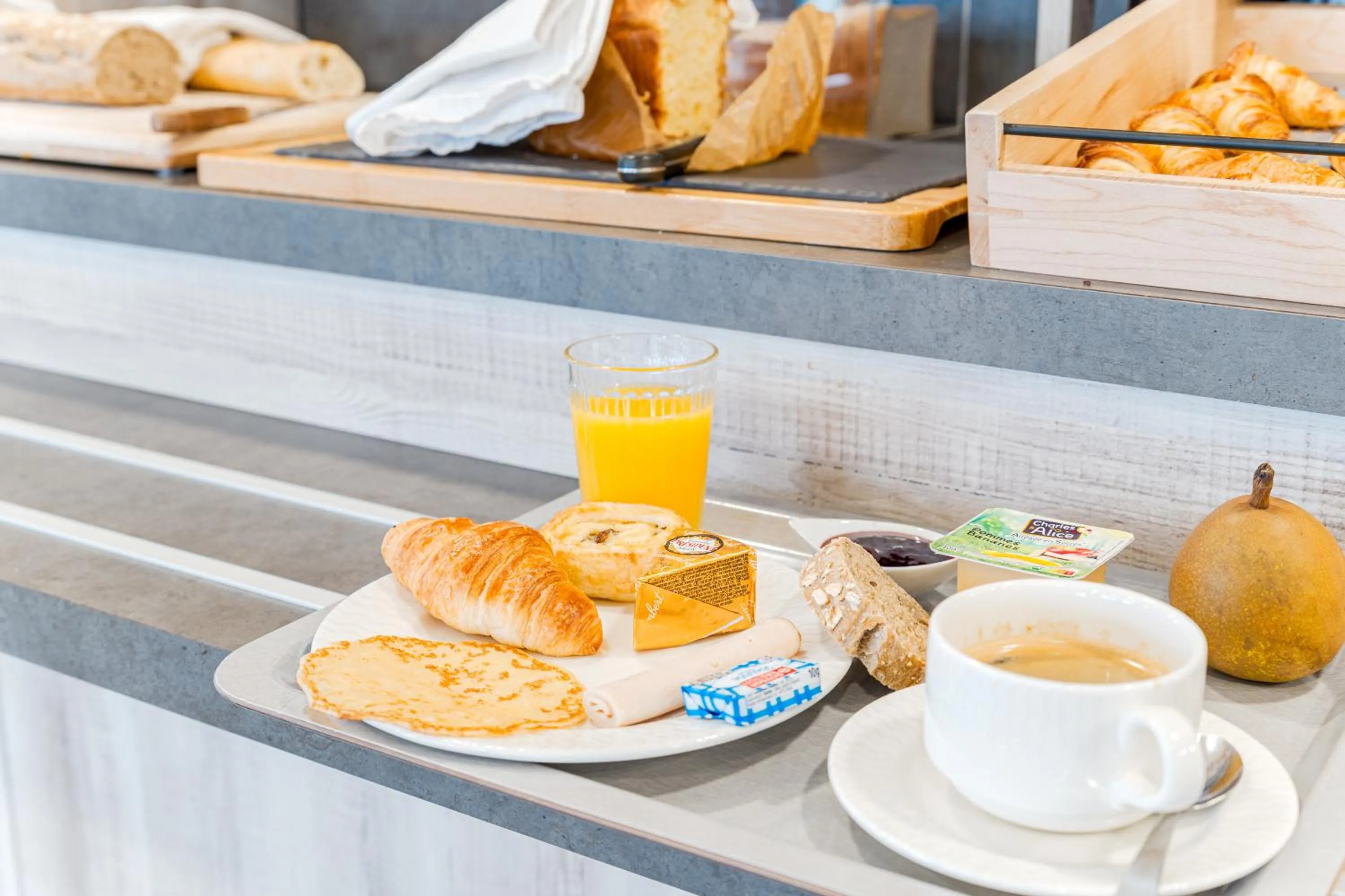 Food and drinks in Kyriad Direct Tours Sud - Chambray Lès Tours