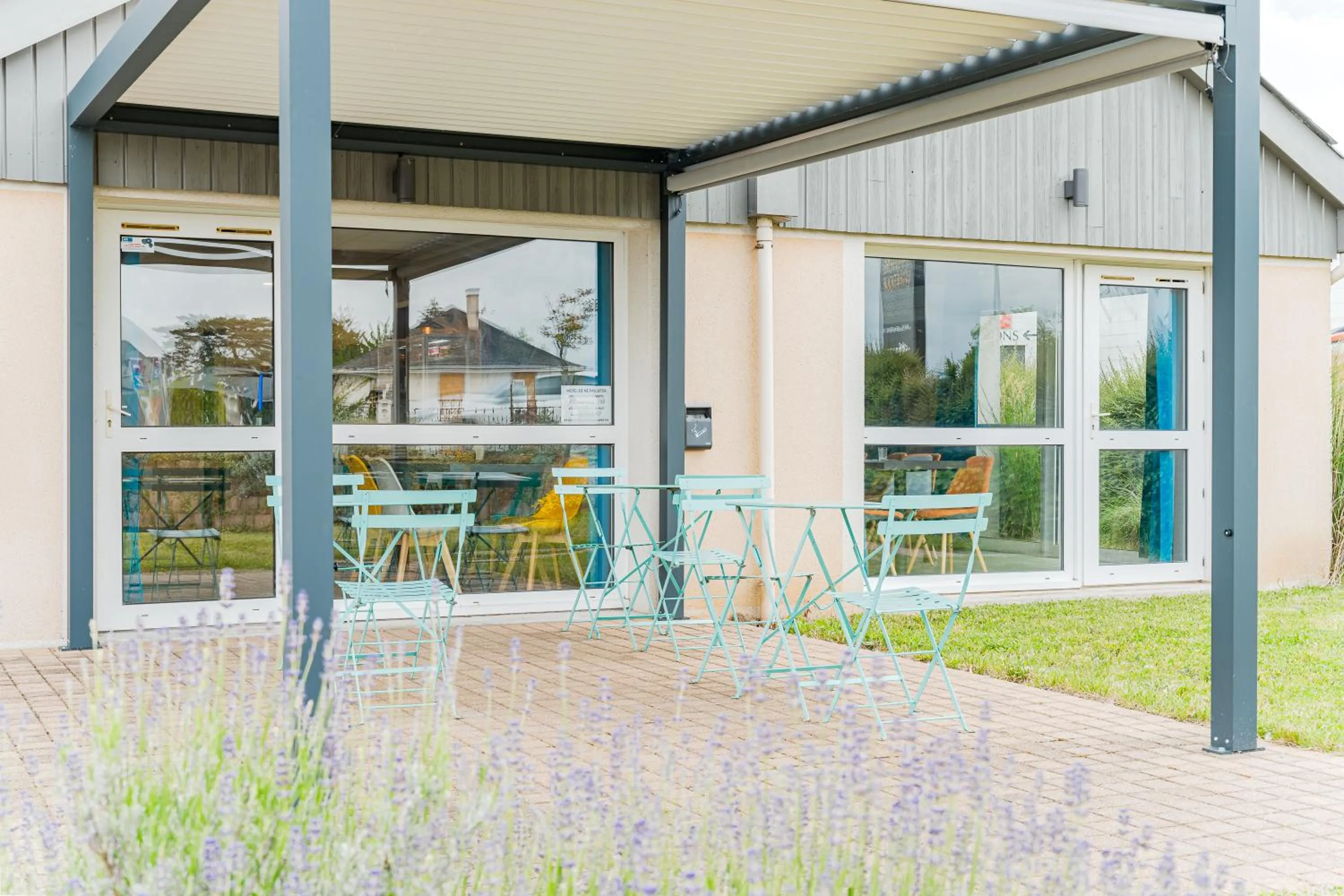 Patio in Kyriad Direct Tours Sud - Chambray Lès Tours