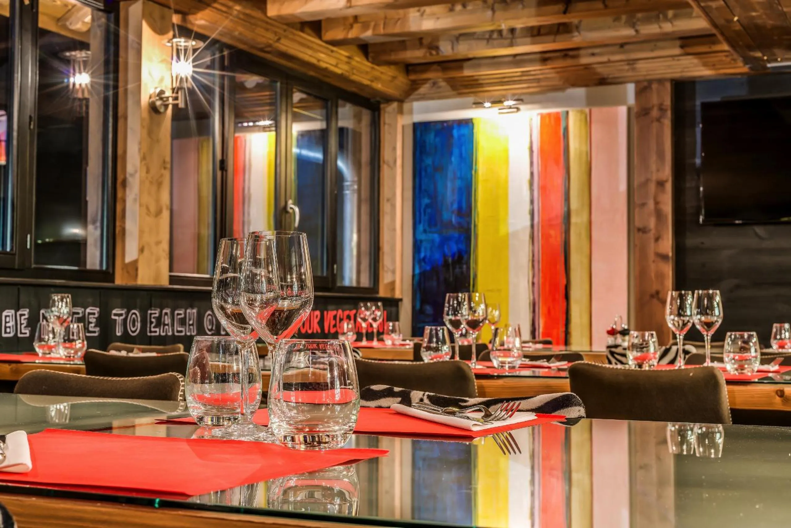 Restaurant/places to eat in La Maison Rouge