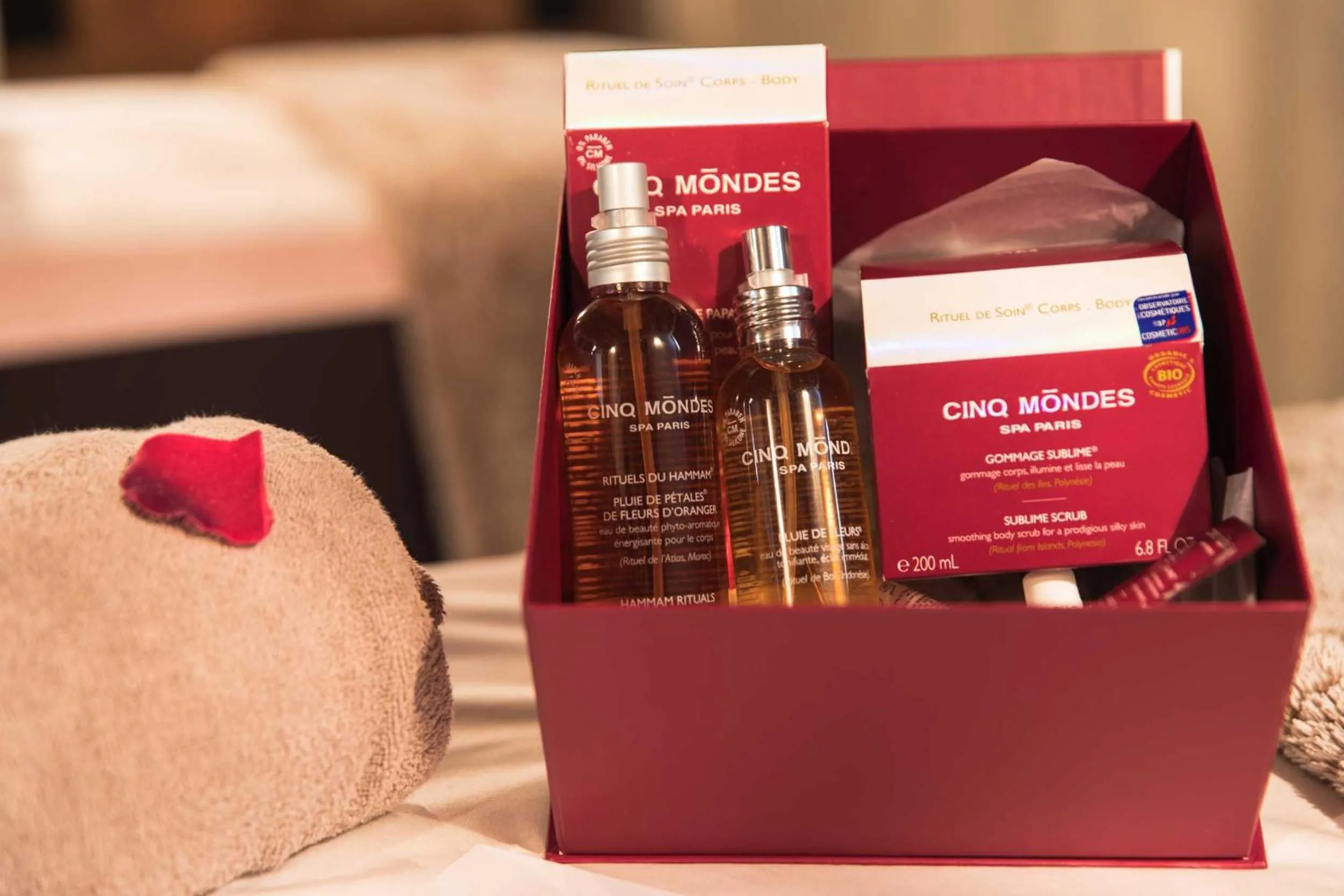 On-site shops in La Maison Rouge