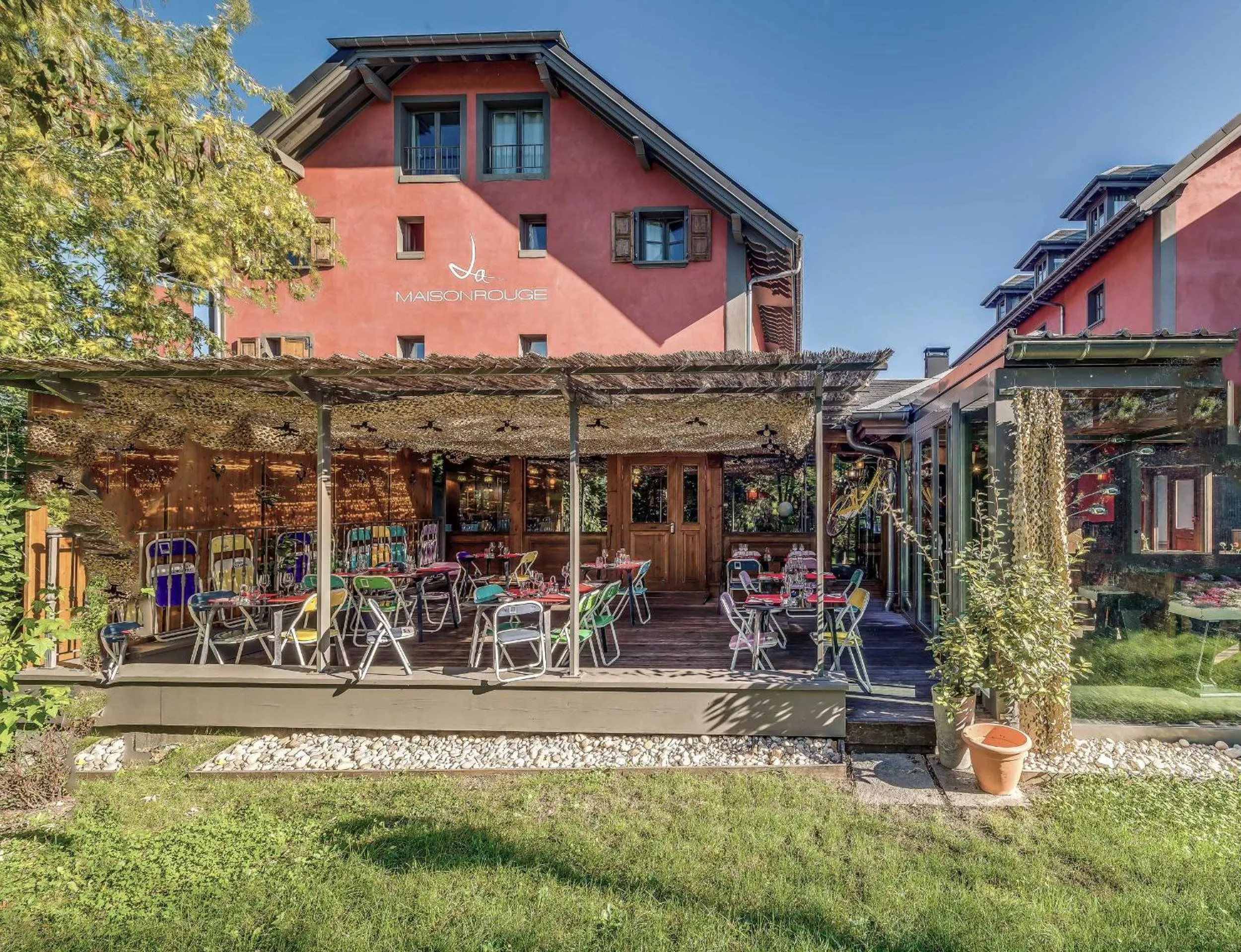 Facade/entrance in La Maison Rouge