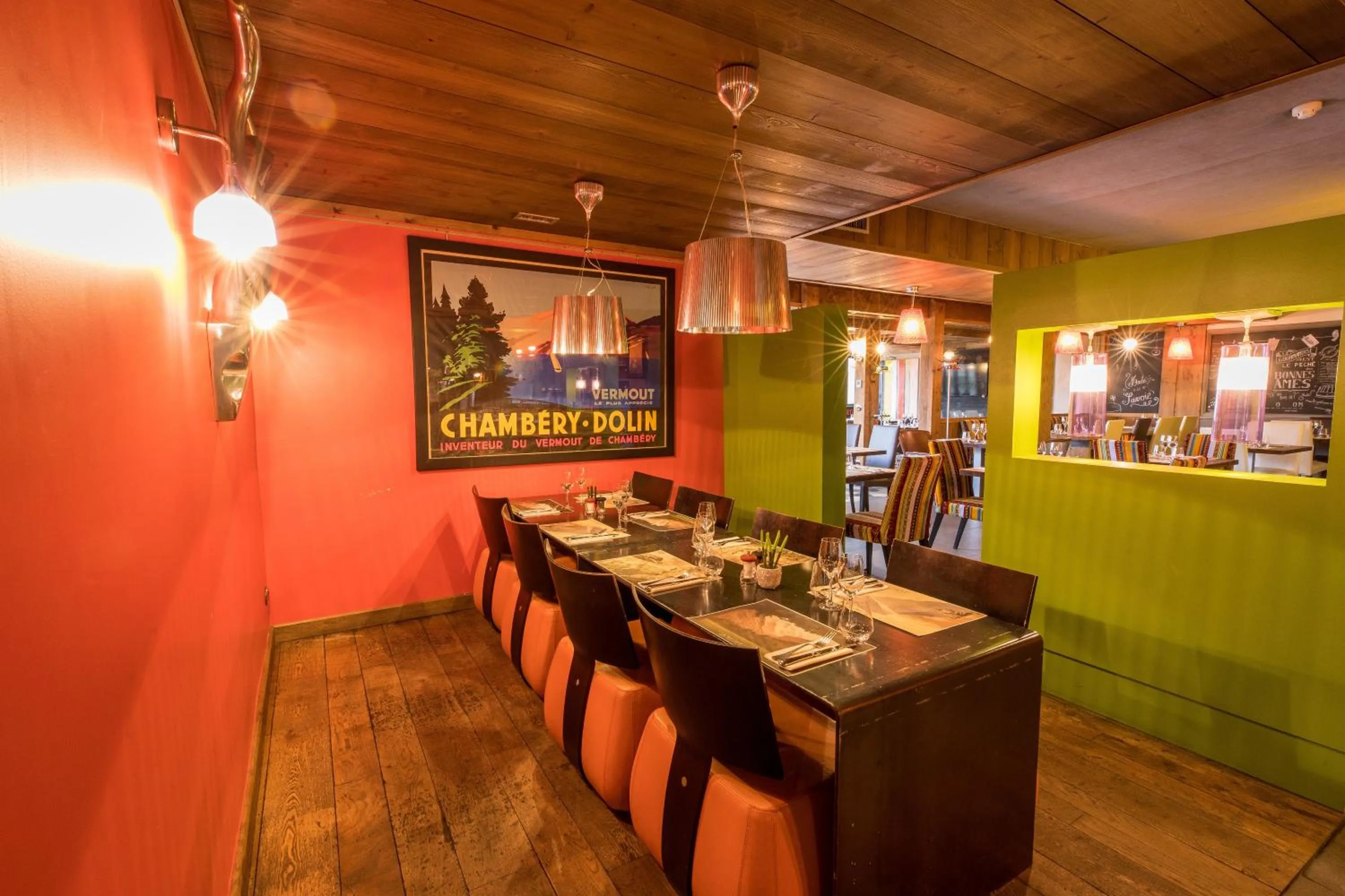 Restaurant/places to eat in La Maison Rouge