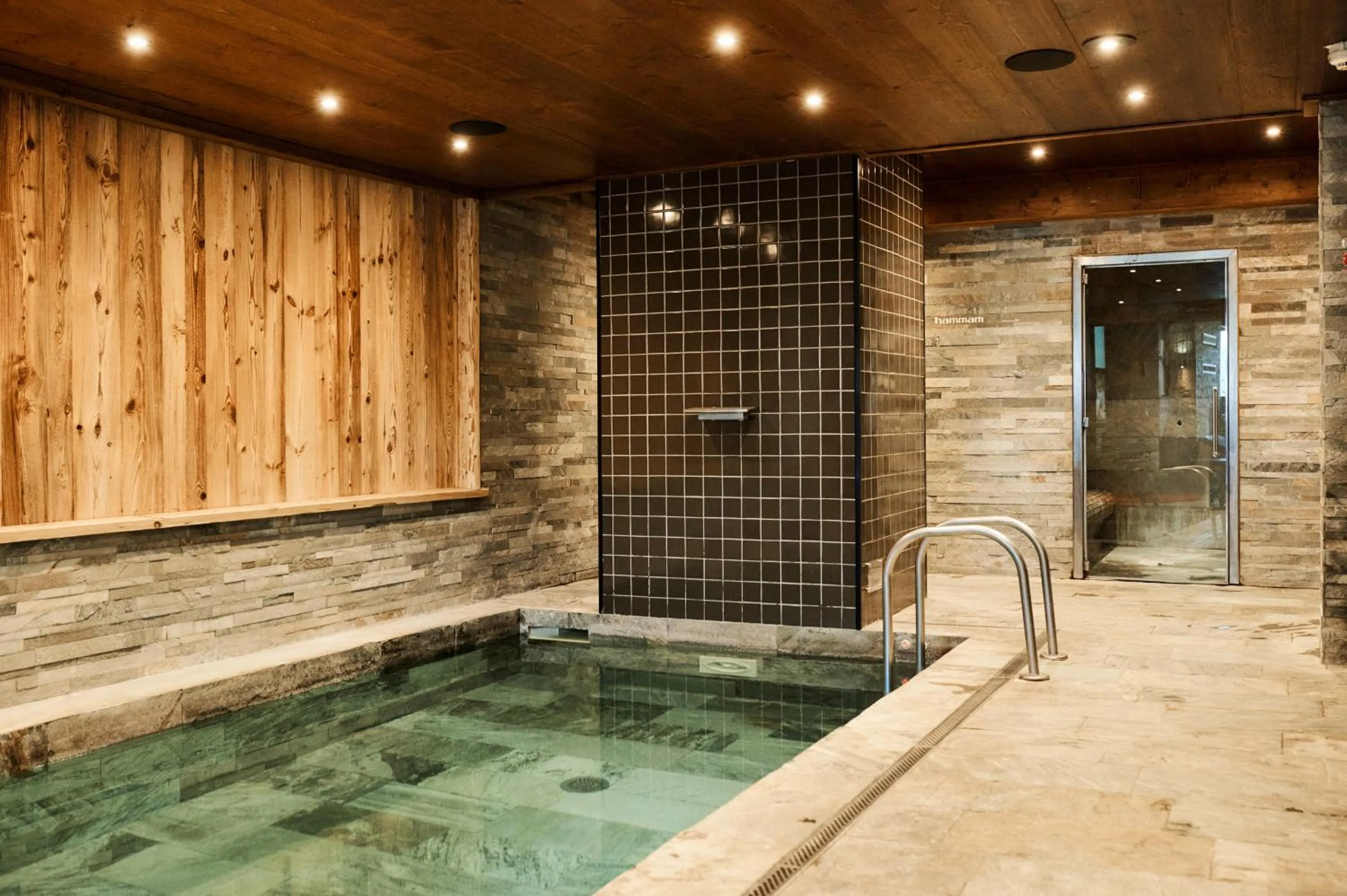 Spa and wellness centre/facilities in La Maison Rouge