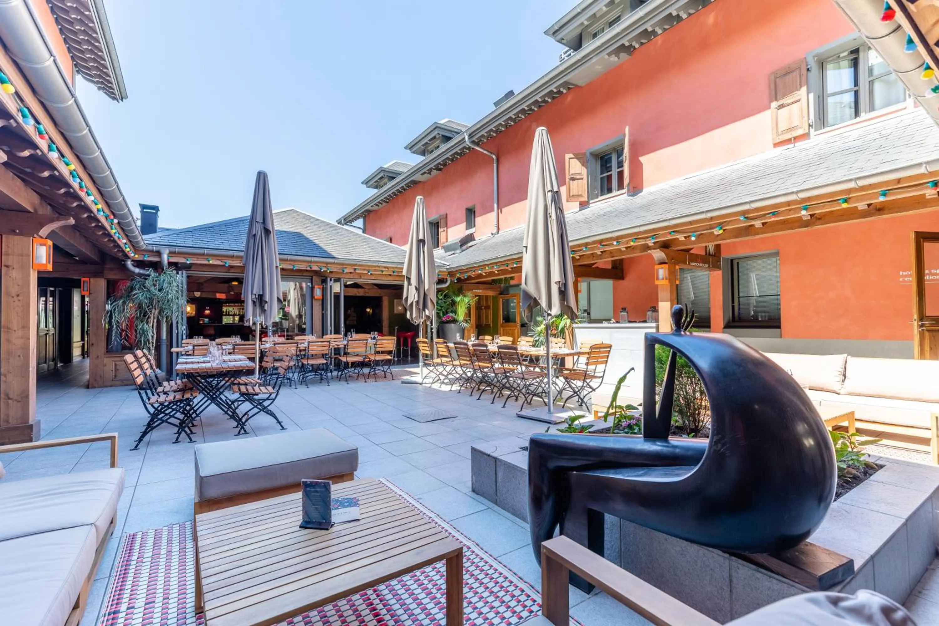 Property building in La Maison Rouge