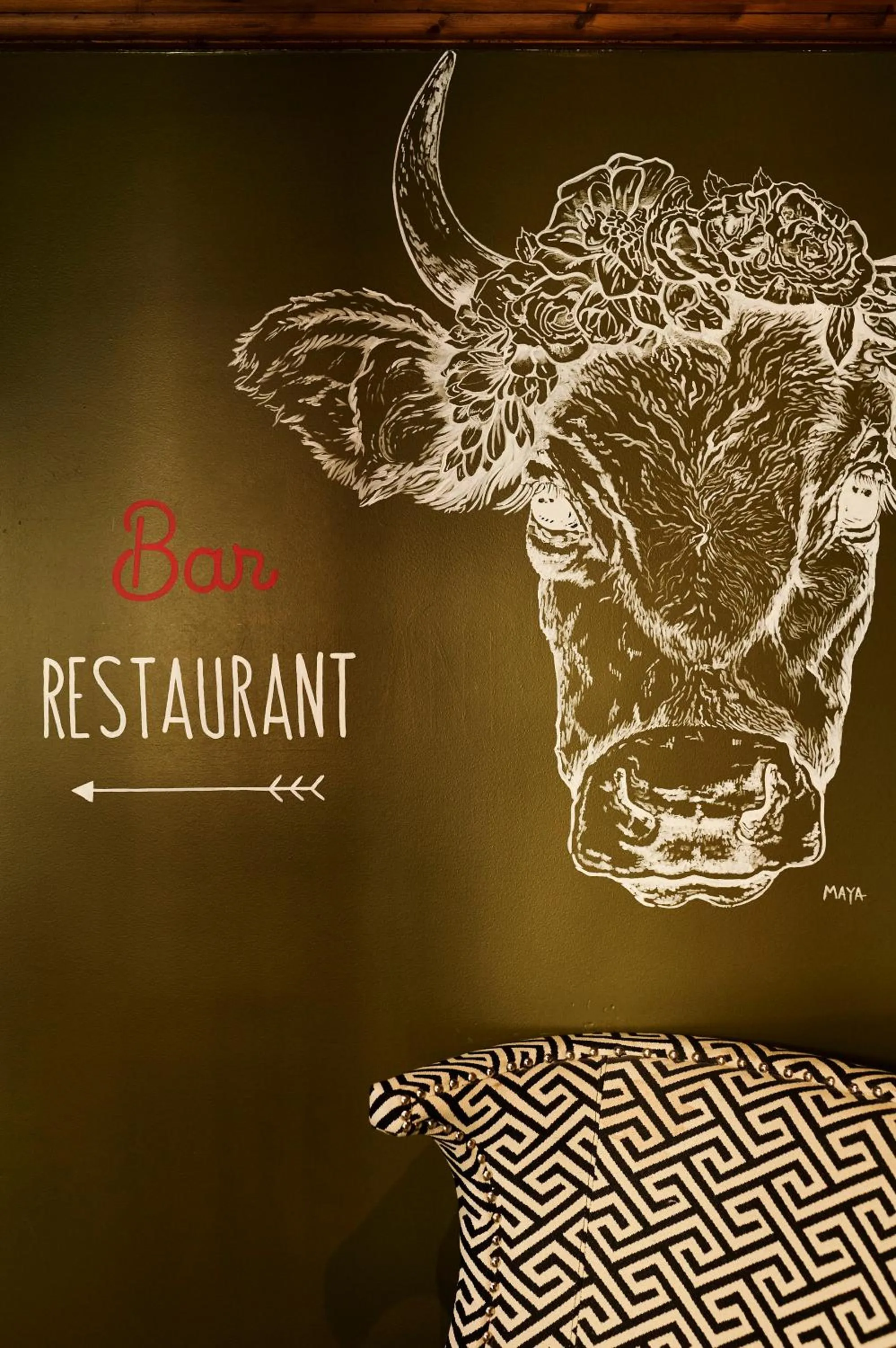 Restaurant/places to eat in La Maison Rouge