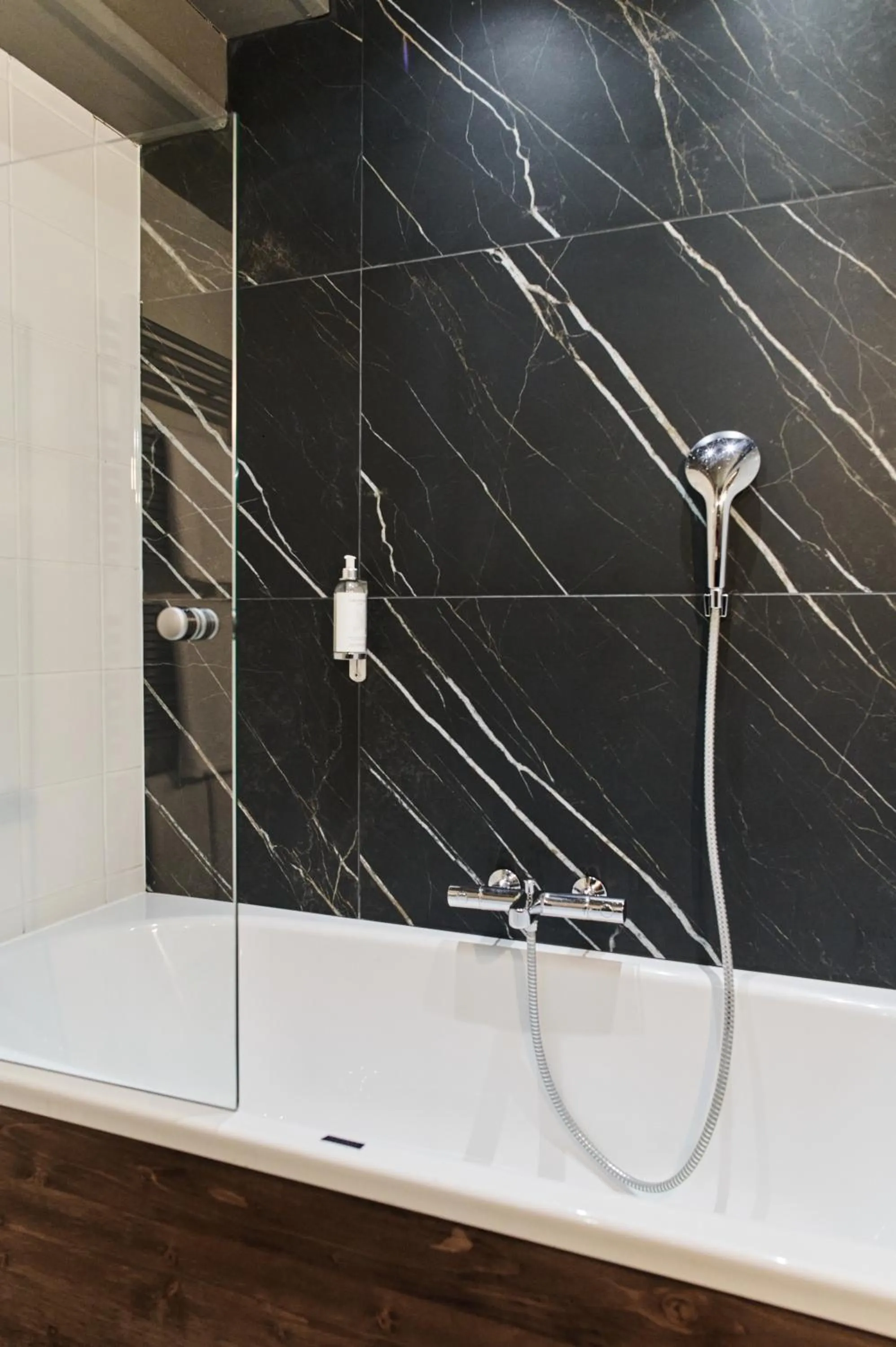 Bathroom in La Maison Rouge