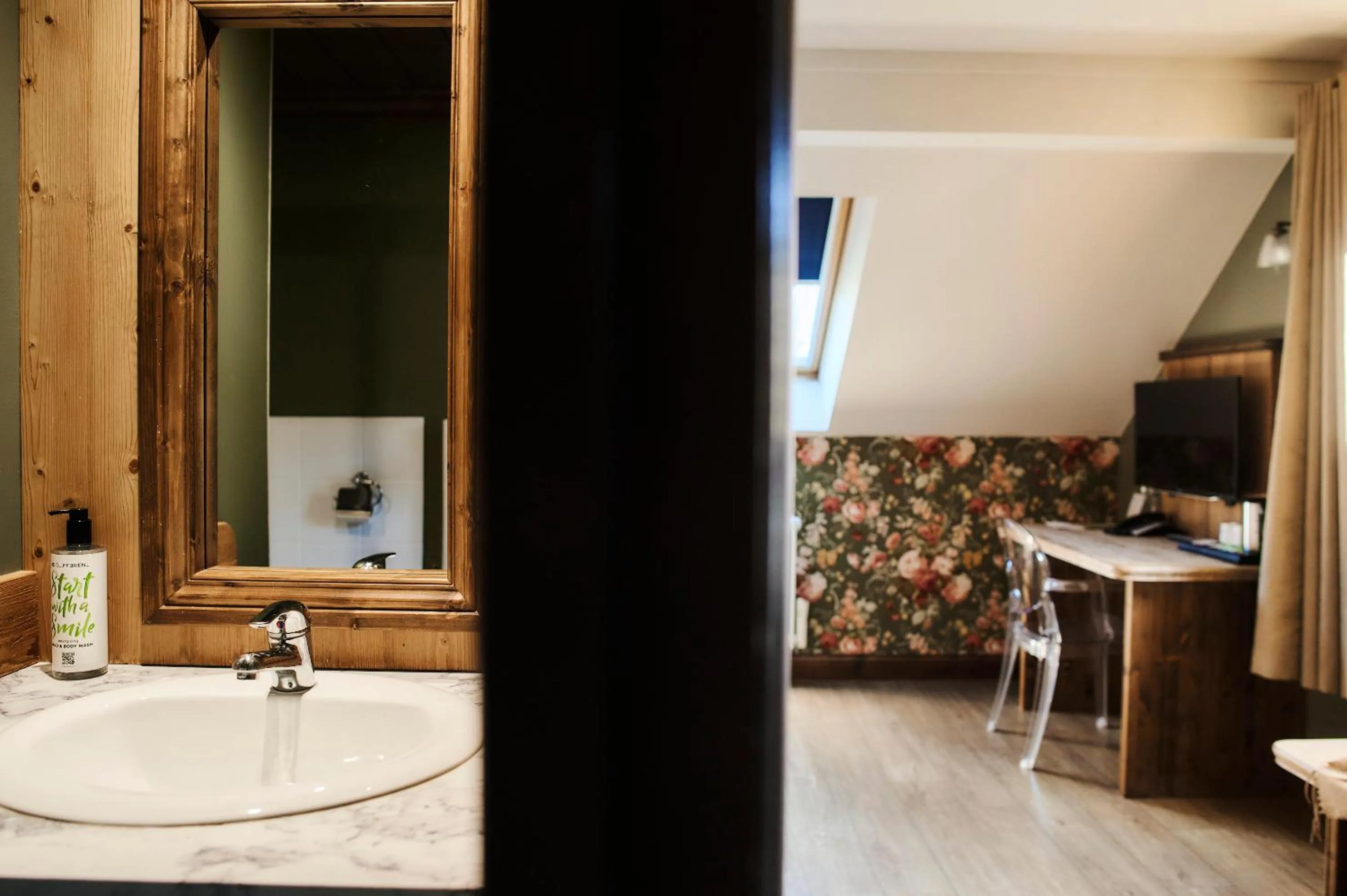 Bathroom in La Maison Rouge