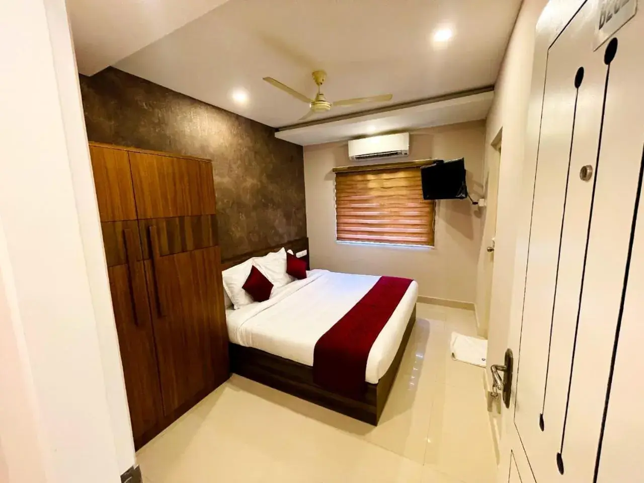 Apartment with Balcony - single occupancy in KB RESIDENCY Apartment with Balcony - single occupancy in KB RESIDENCY