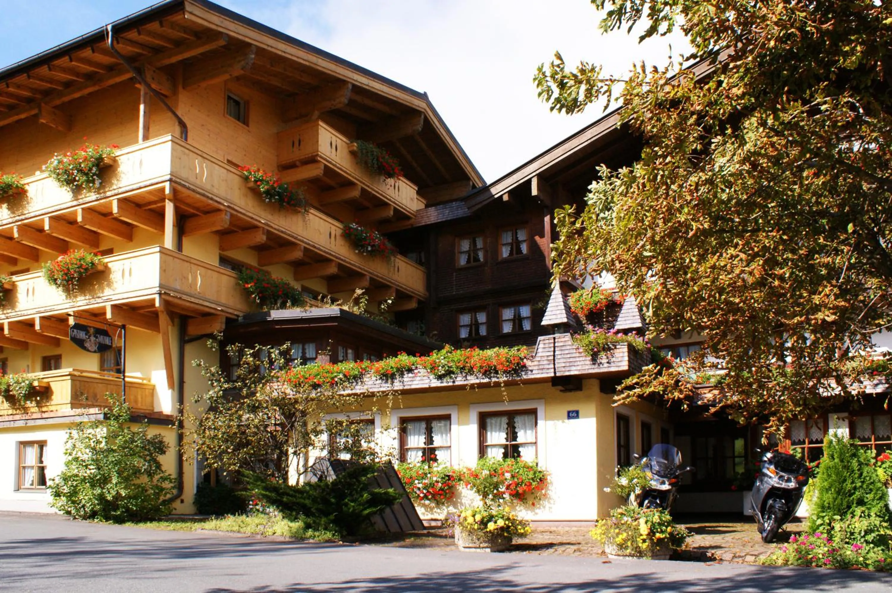 Facade/entrance in Hotel-Gasthof "Zur Mühle"
