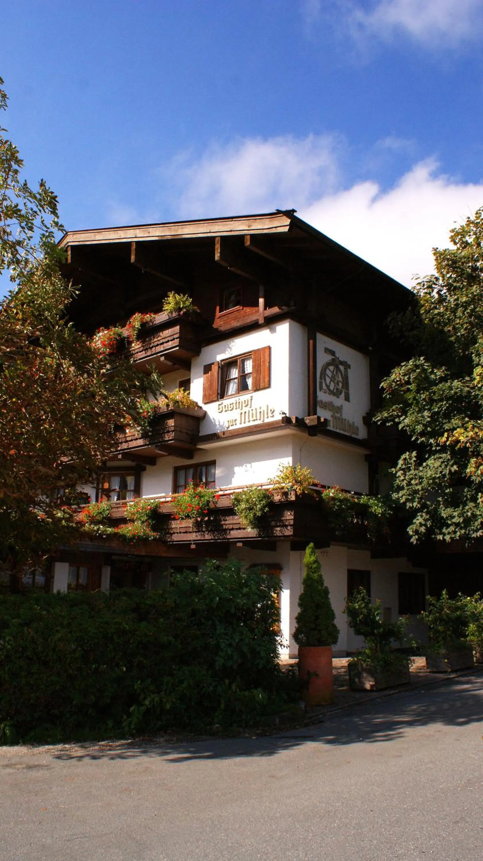 Facade/entrance in Hotel-Gasthof "Zur Mühle"