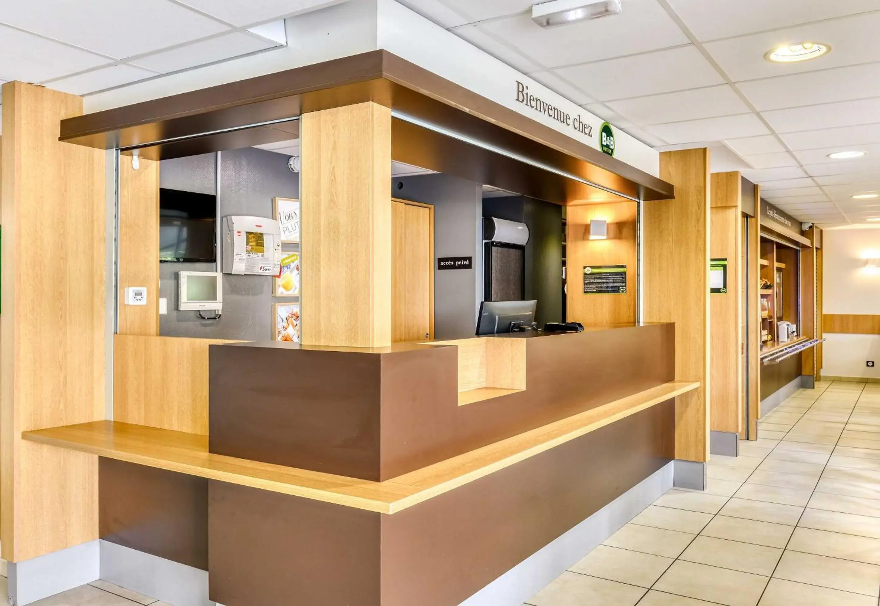 Lobby or reception in B&B HOTEL Pézenas Lobby or reception in B&B HOTEL Pézenas