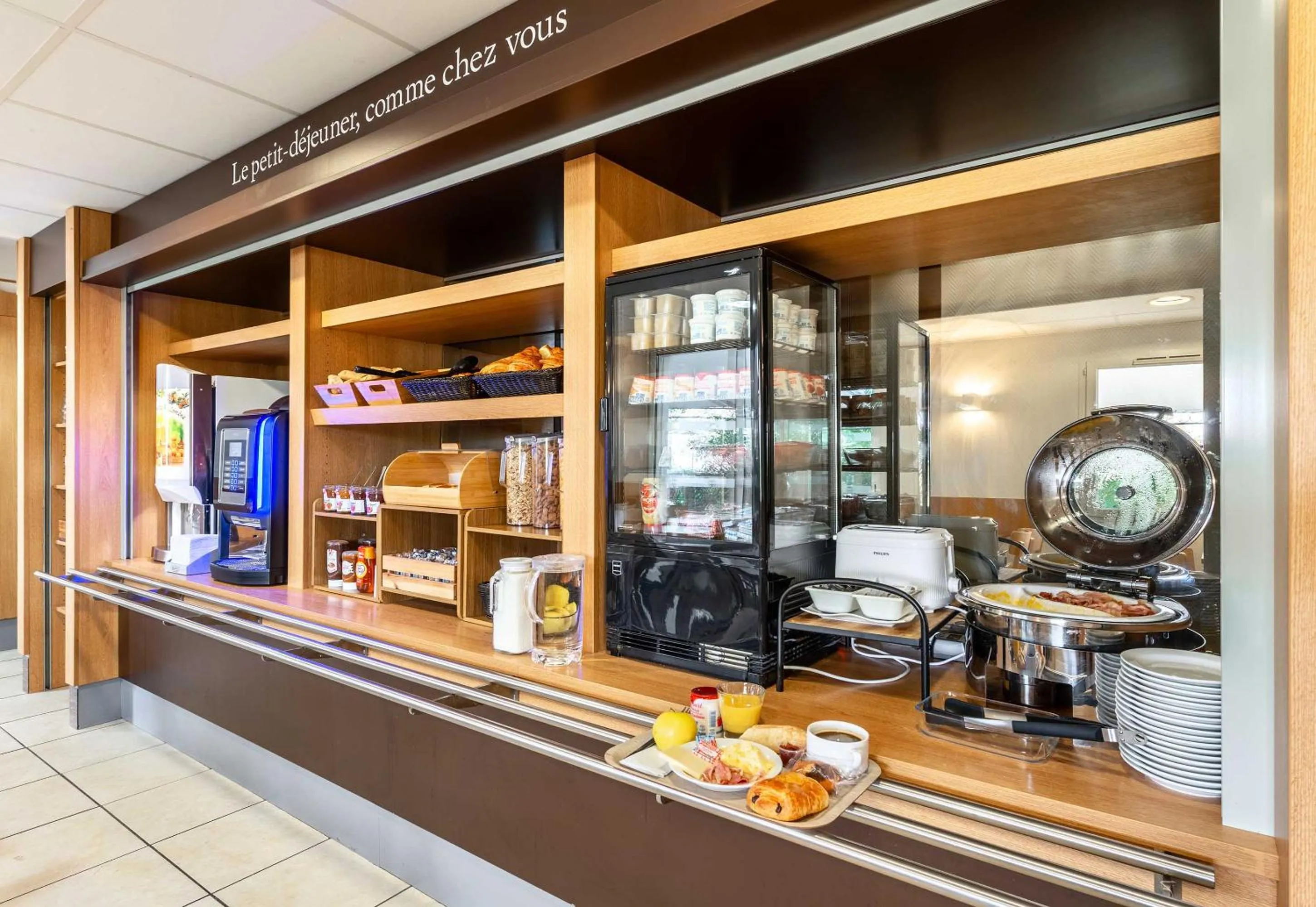 Buffet breakfast in B&B HOTEL Pézenas