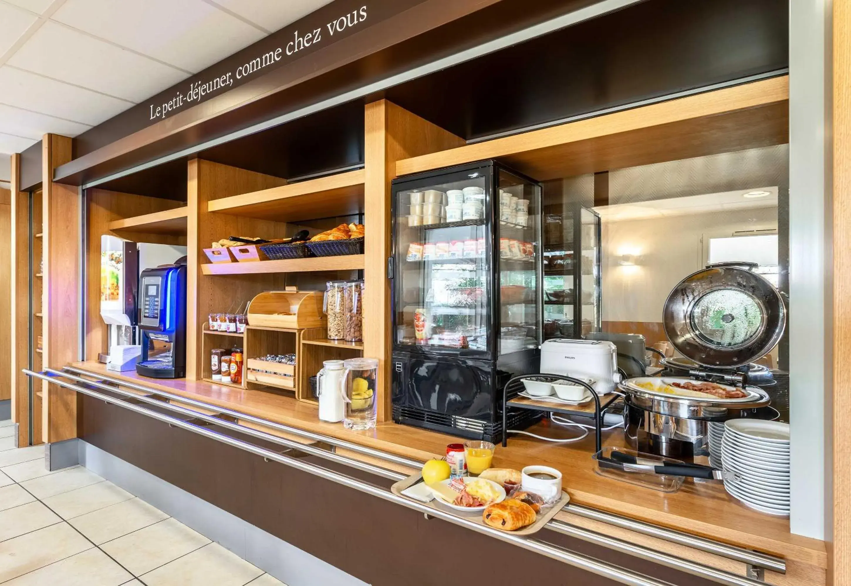 Buffet breakfast in B&B HOTEL Pézenas Buffet breakfast in B&B HOTEL Pézenas