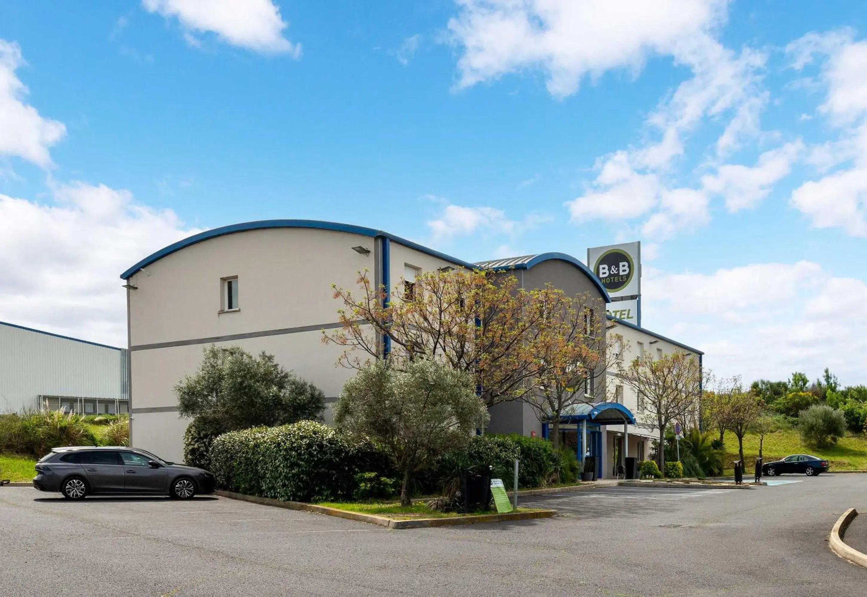 Property building in B&B HOTEL Pézenas Property building in B&B HOTEL Pézenas