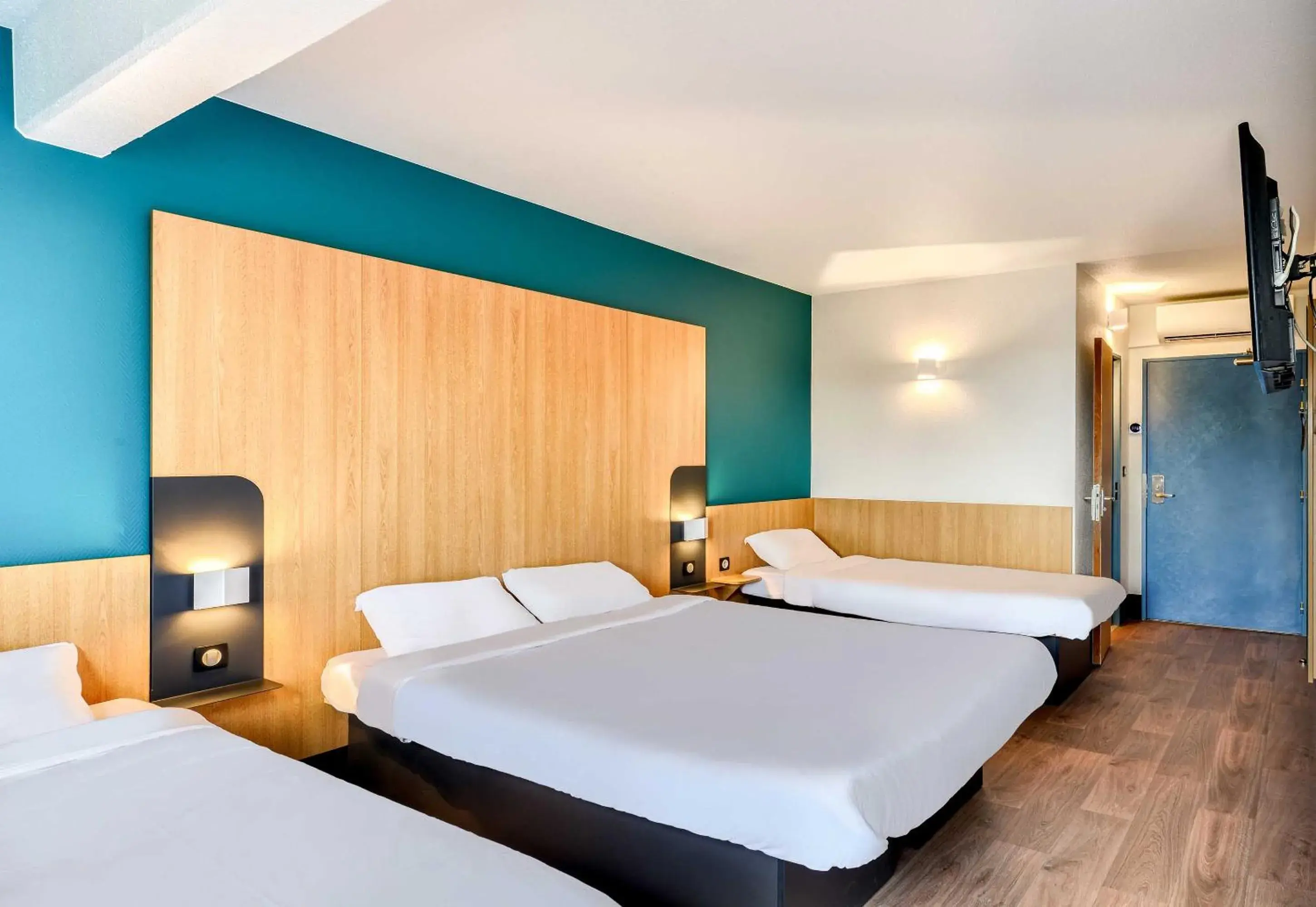 Bedroom, Bed in B&B HOTEL Pézenas Bedroom, Bed in B&B HOTEL Pézenas