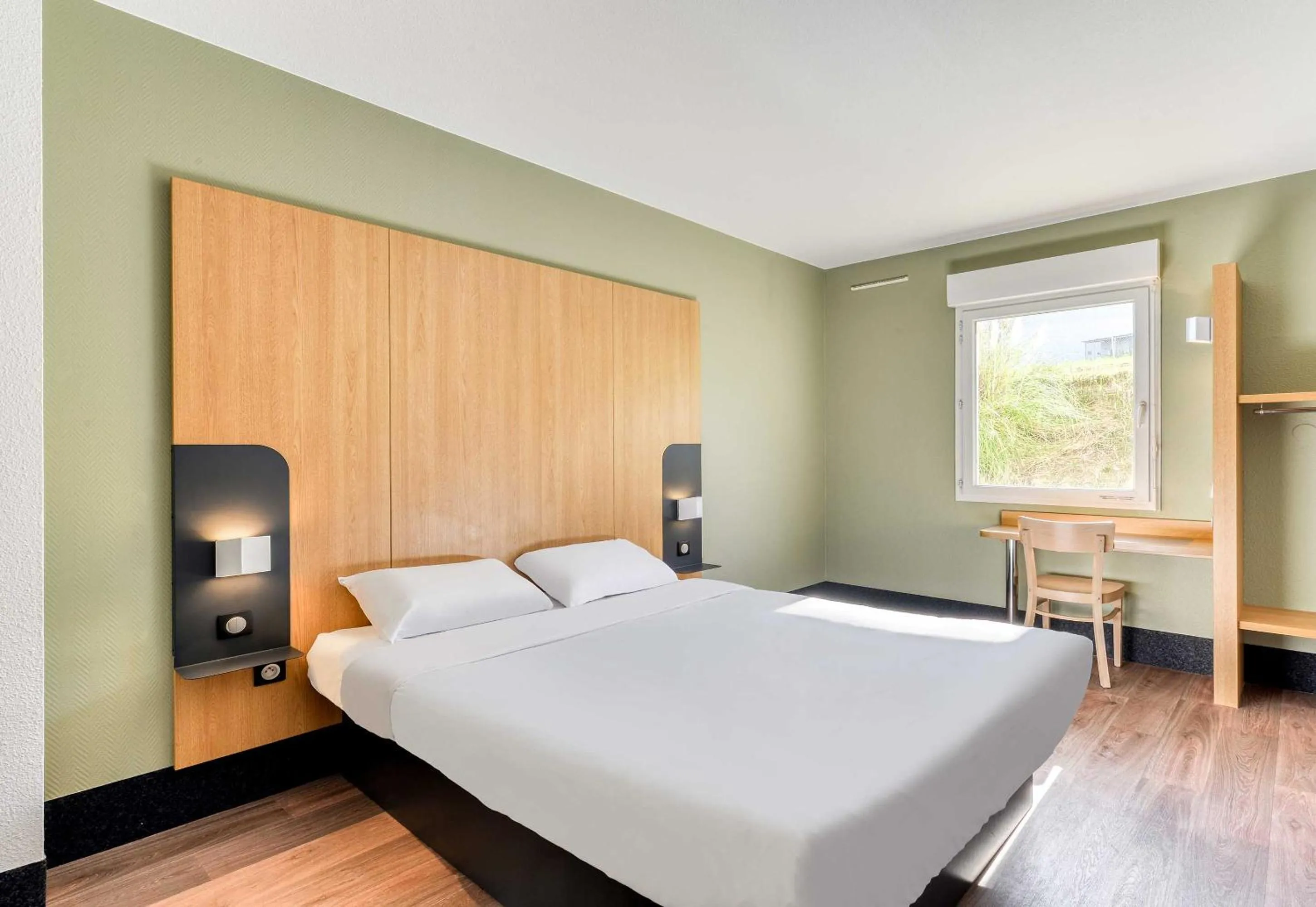 Bedroom, Bed in B&B HOTEL Pézenas