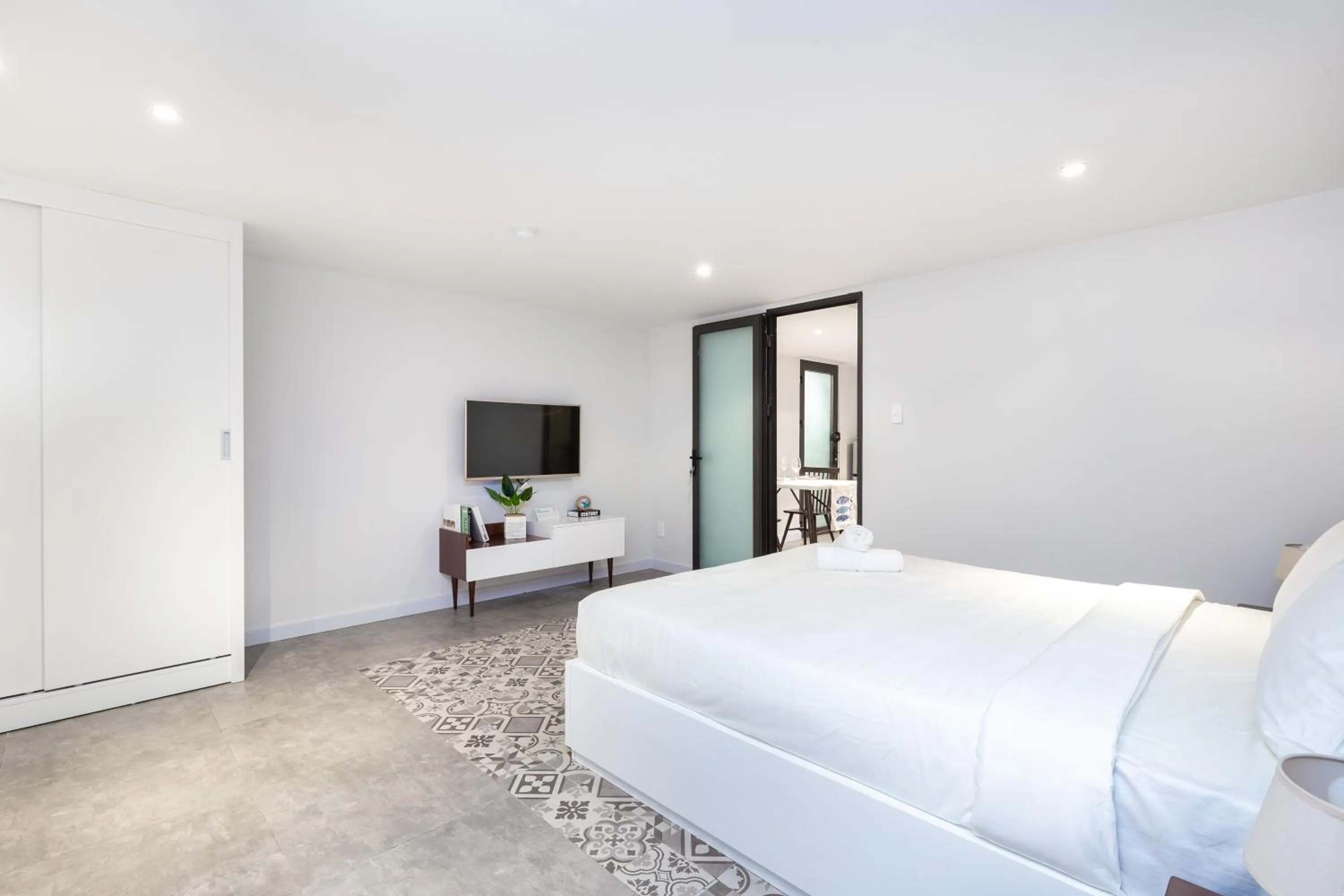 Photo of the whole room, Bed in Cozrum Homes - Premier Residence