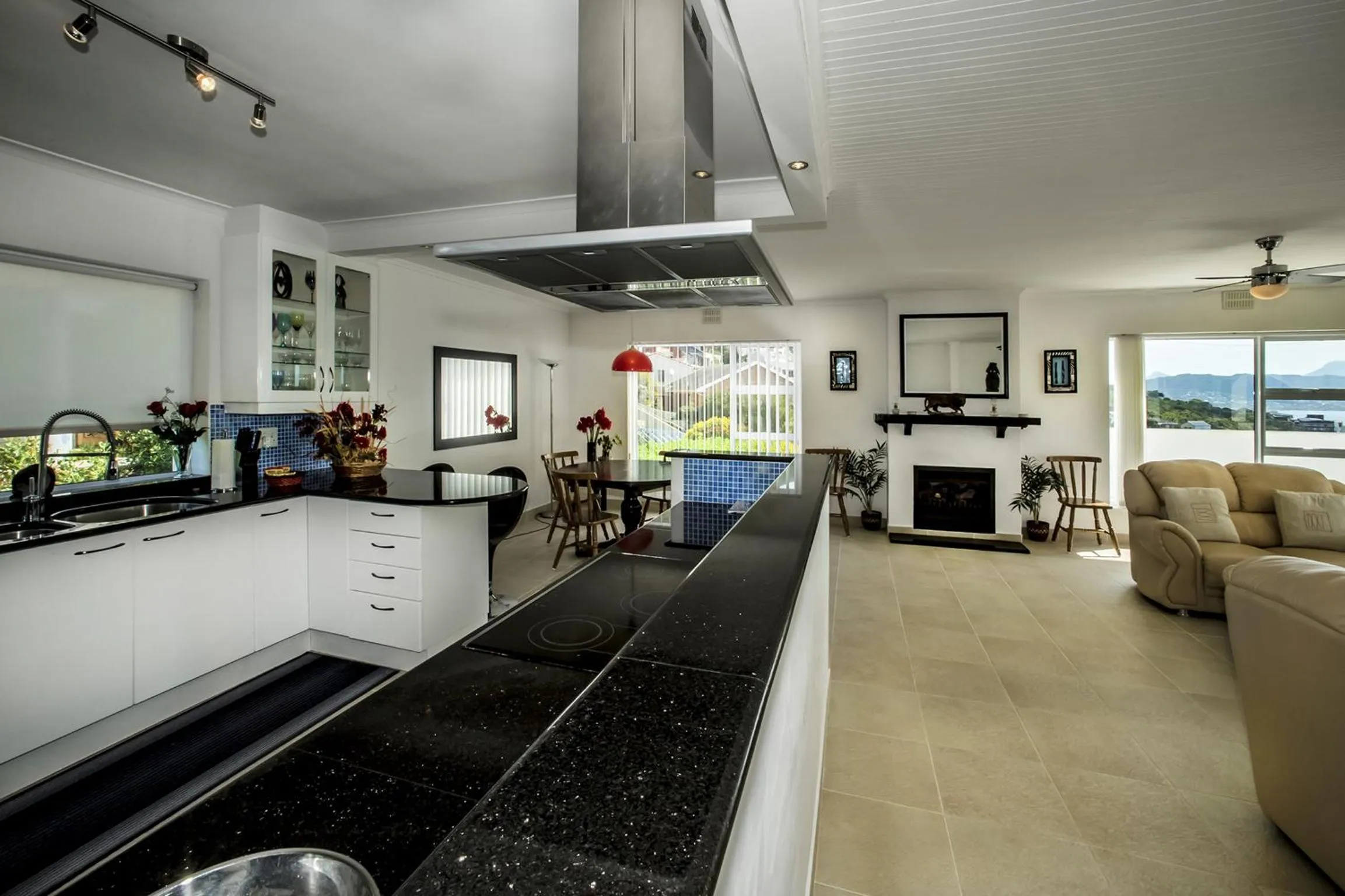 Communal lounge/ TV room in Penguinden - load-shedding free